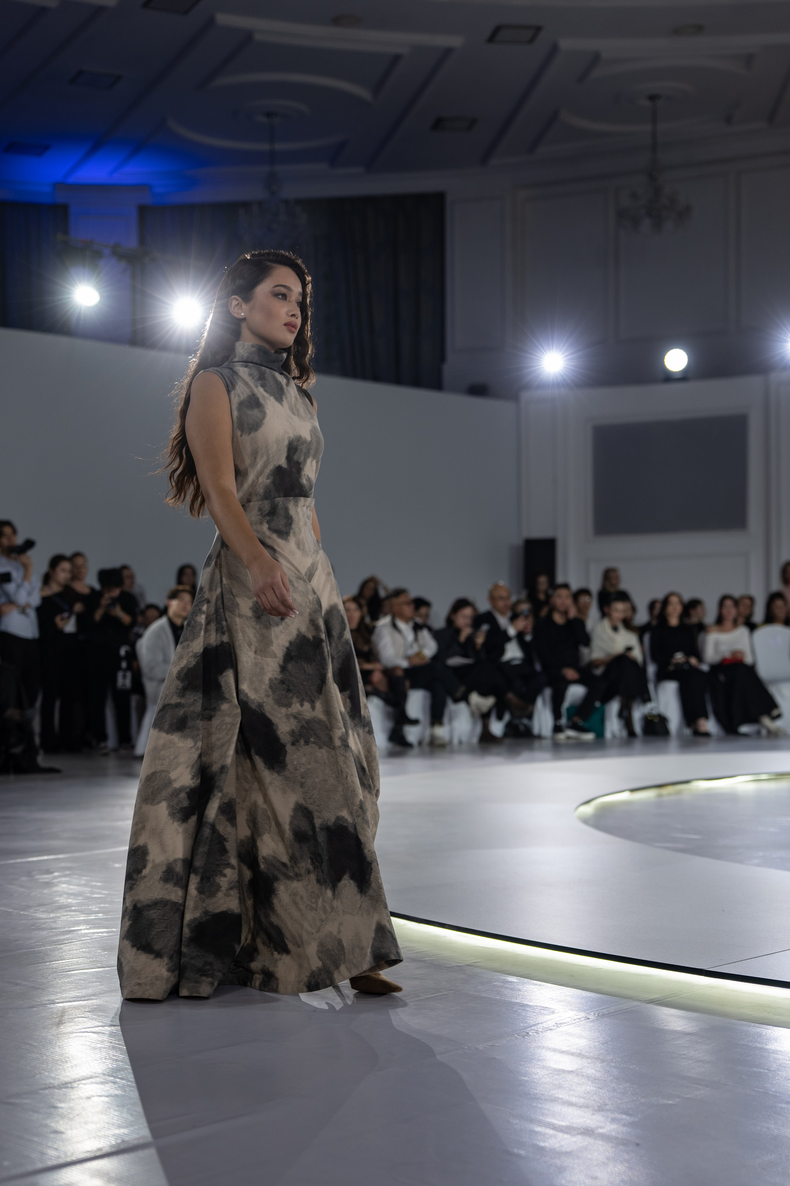 Design August. Сайт Алматинского НЮ АРТ, будуар и фэшн фотографа Дениса Карпенко