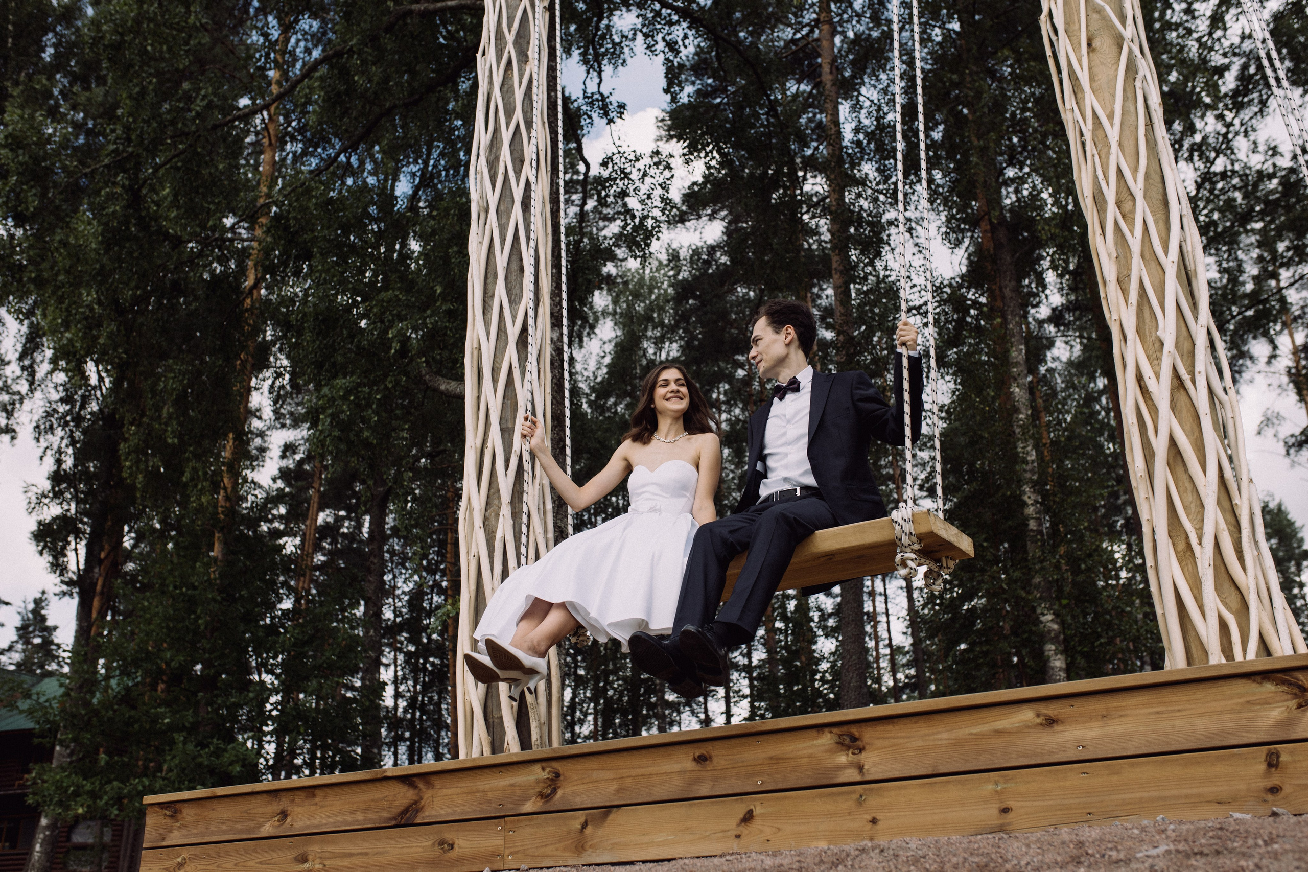 Прогулки во время свадебного банкета. Happiness is in the moments