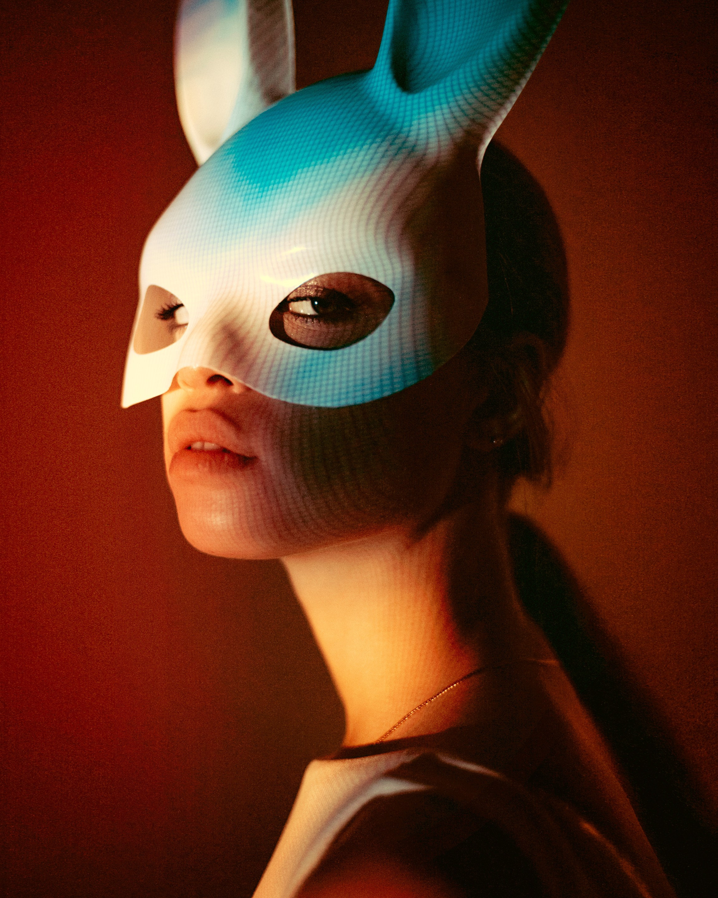 Projector and Mask. Photographer in Tokyo Anatolii Ozarto