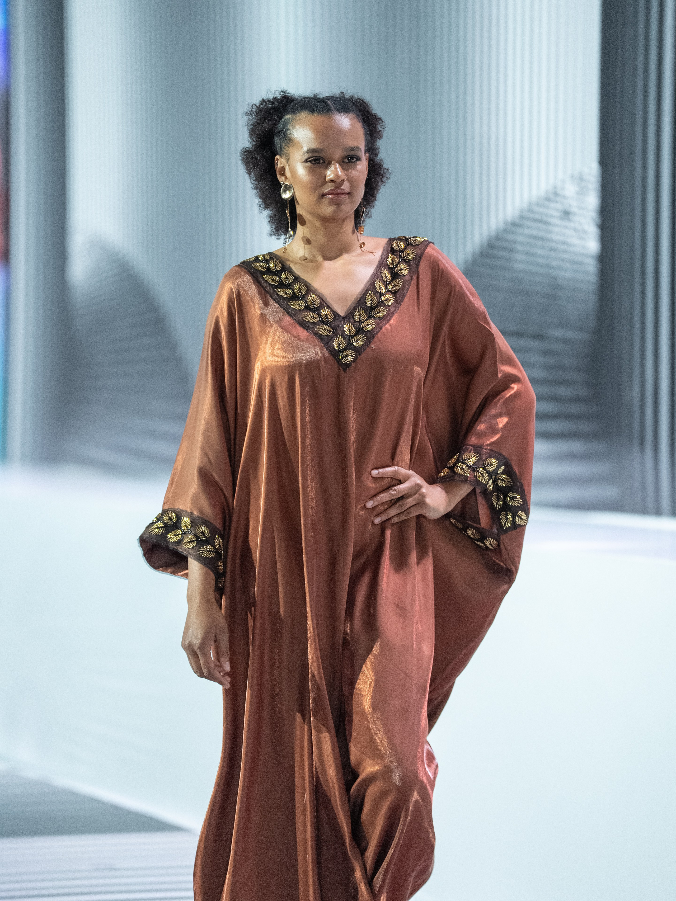 Brand AINASH QARA. Сайт Алматинского НЮ АРТ, будуар и фэшн фотографа Дениса Карпенко