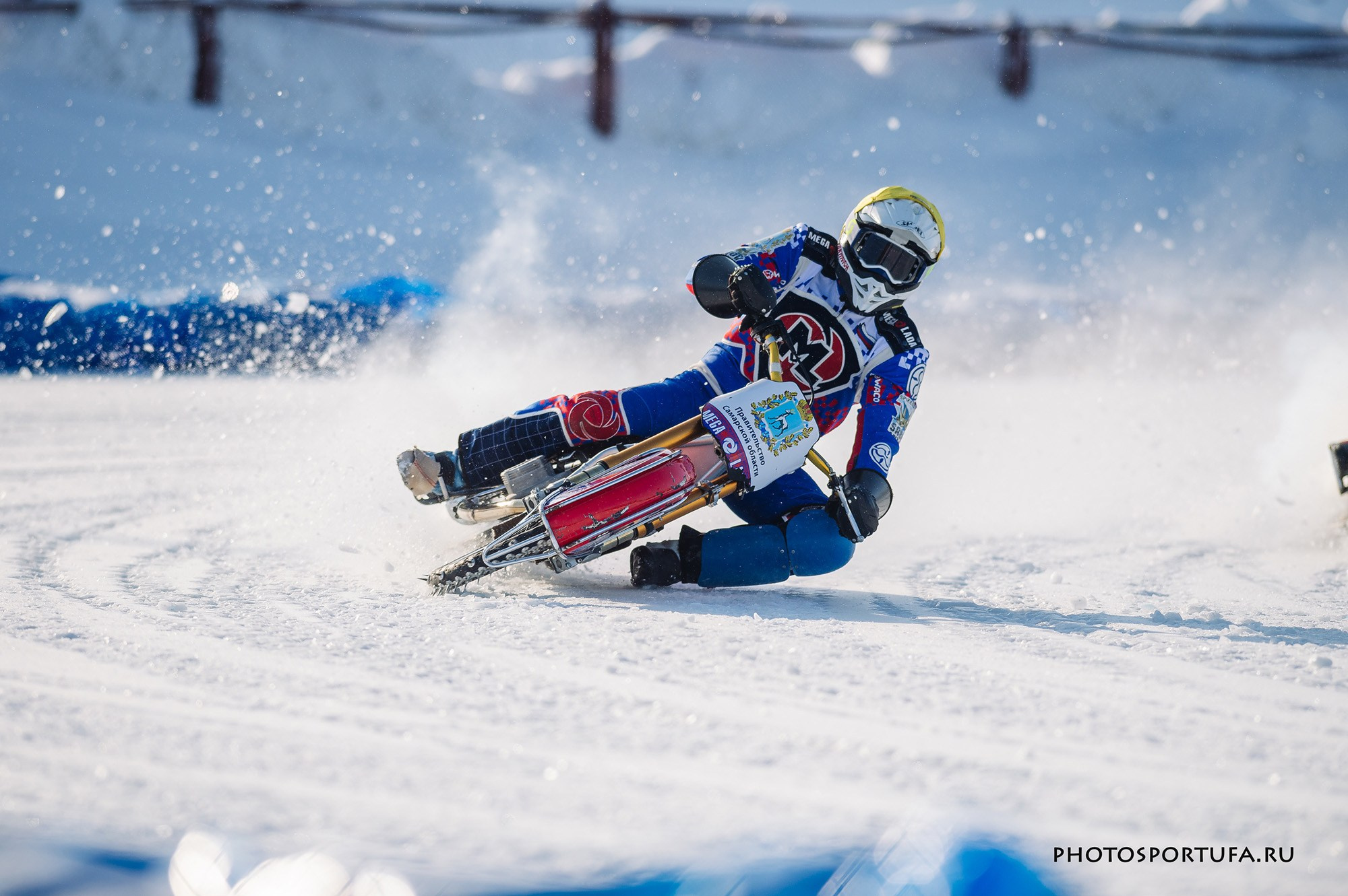 Мотогонку на льду. Спортивный фотограф в Уфе Евгений Буров