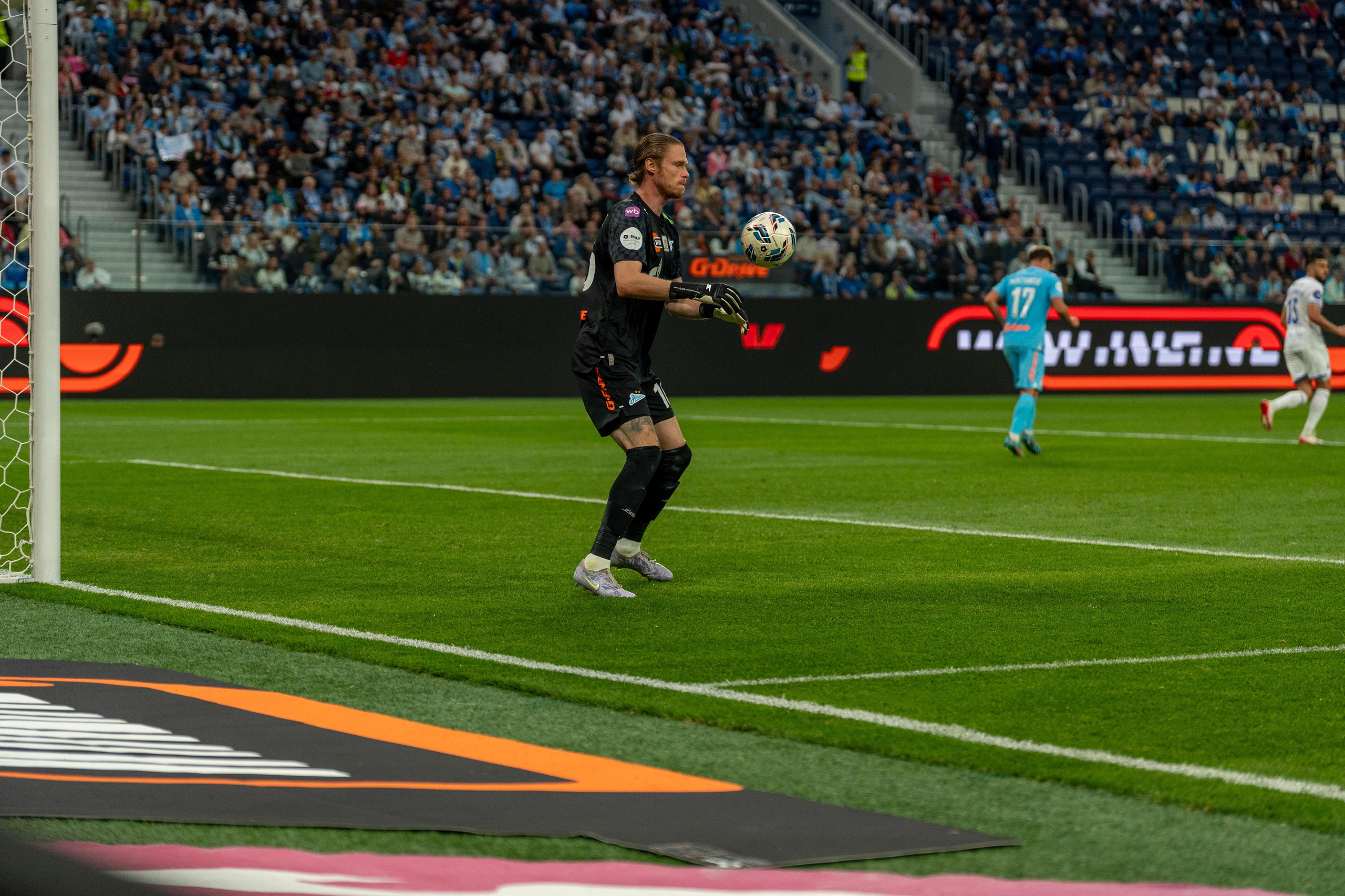 Сейв вратаря «Зенита» на Газпром Арене, спортивный фотограф Санкт-Петербург