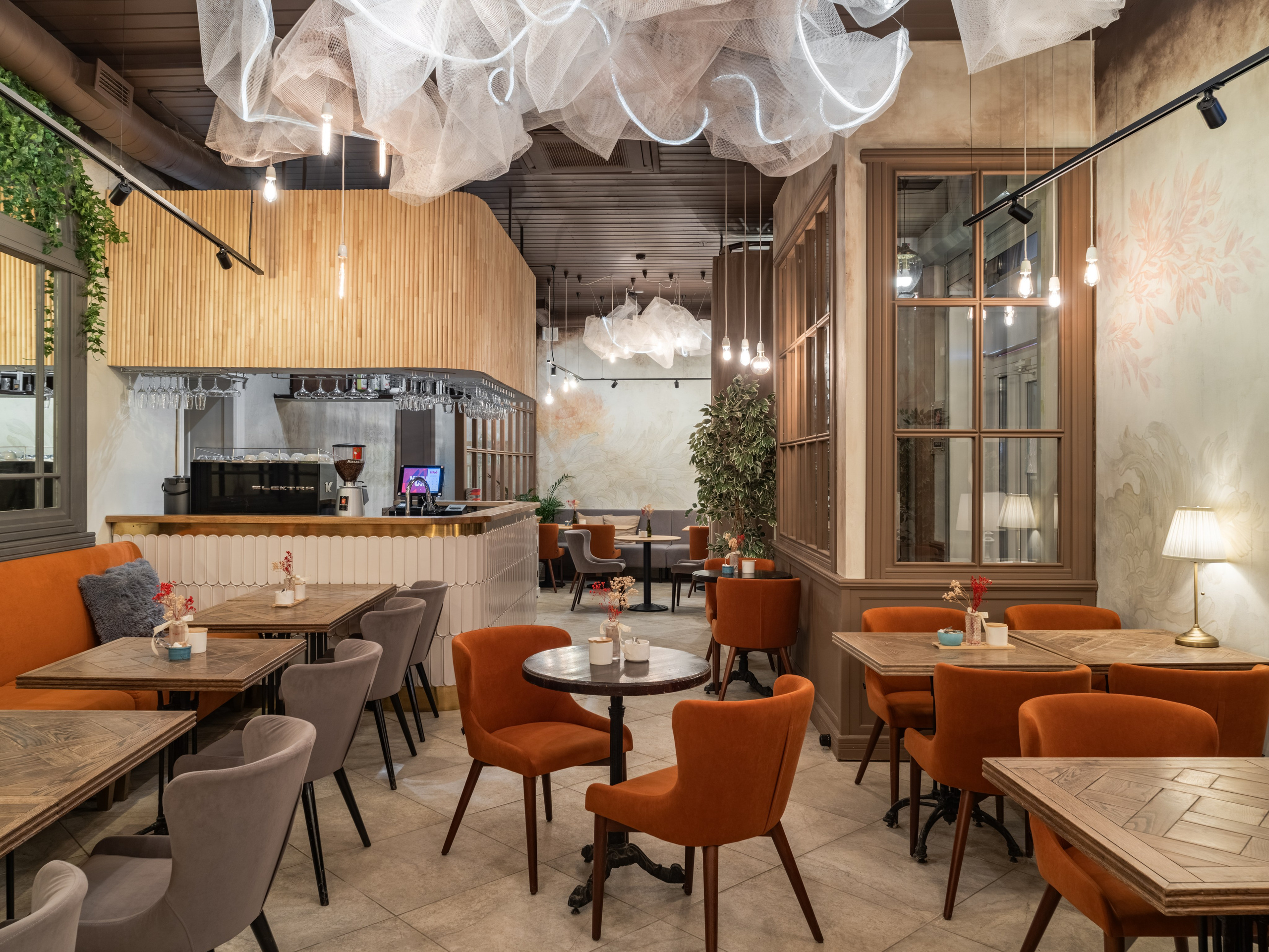 Ресторан Yumi. Дизайнер интерьера | Сабир Ульмаскулов