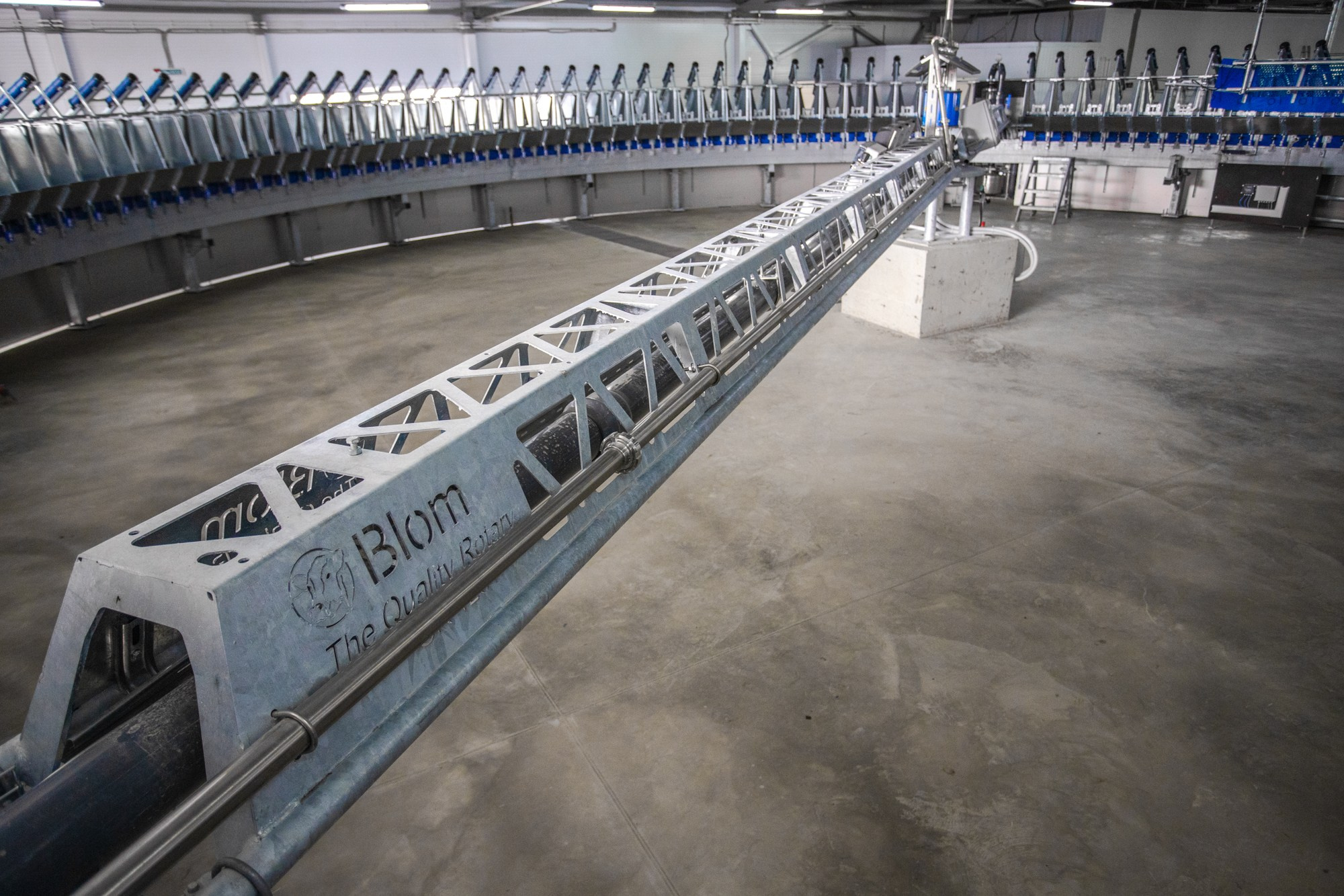 Открытие карусели для дойки скота. Репортажный, промышленный и маркетплейс-фотограф Дмитрий Чернат