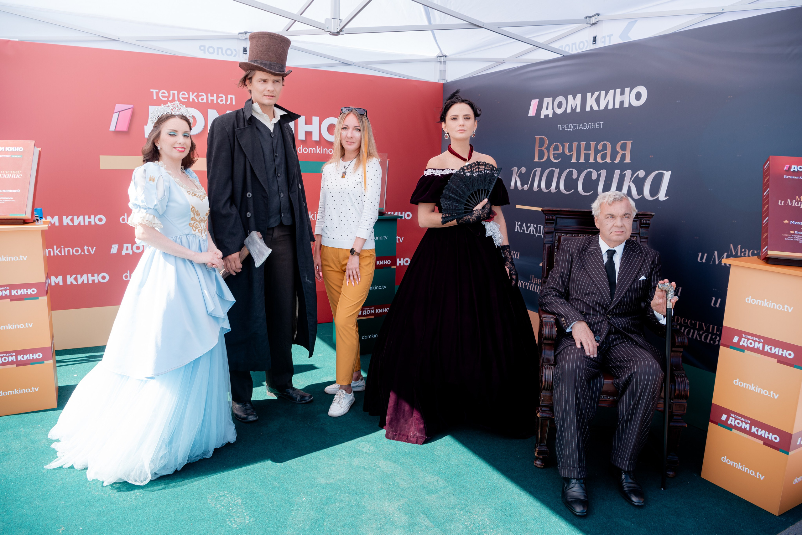 Портретные фото с артистами в палатке Триколор Дом Кинов на день города Волгоград. Фотограф в Волгограде и Волжском Александр Горбань