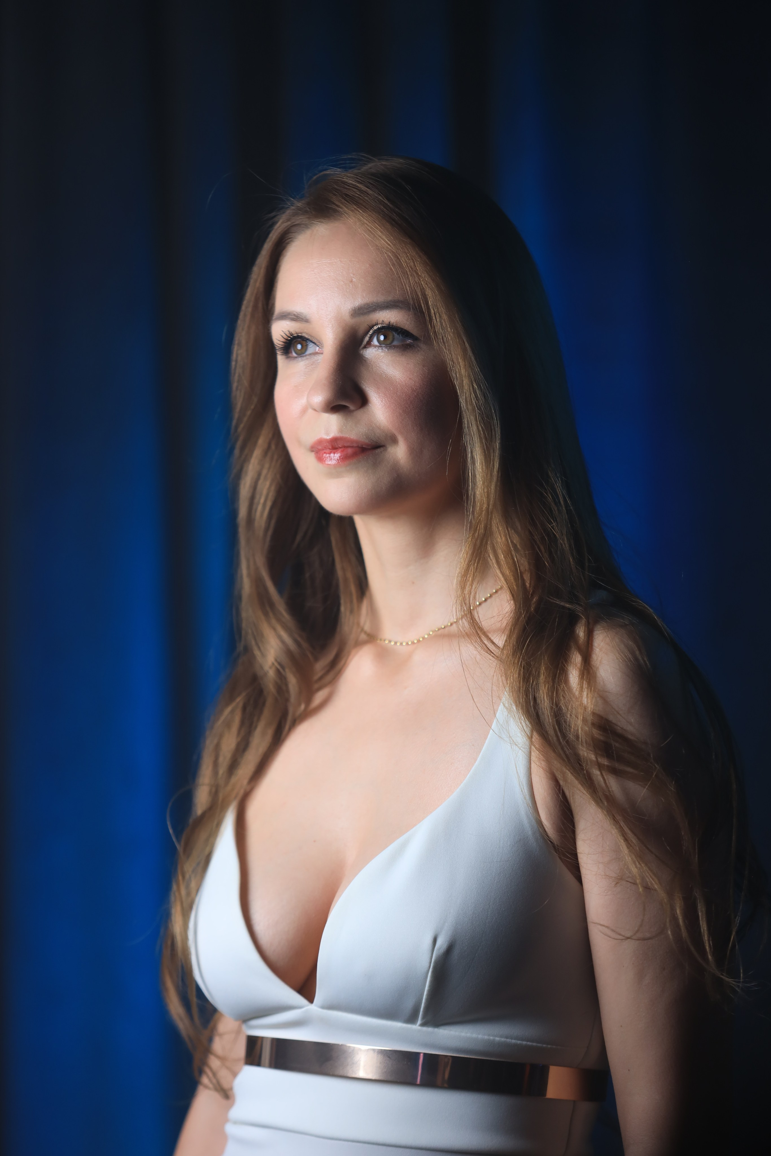 Цветной свет и шторы. Съемка в студии под ваш запрос, студийные съемки, фотографии архитектурных объектов — Александр Евстигнеев — фотограф Москва