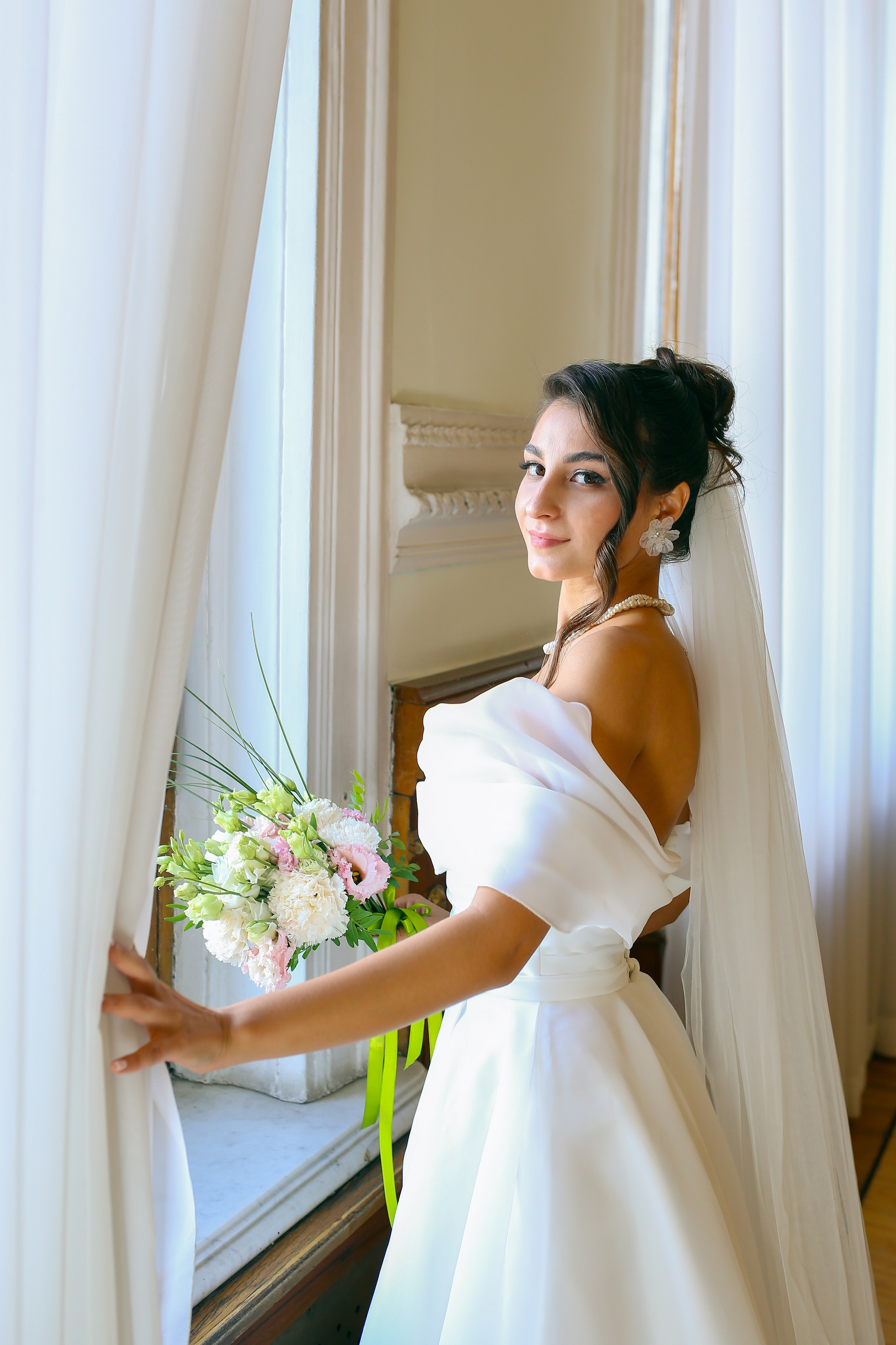 Классические кадры, во Дворце бракосочетания. Свадебный и Репортажный фотограф в Санкт-Петербурге