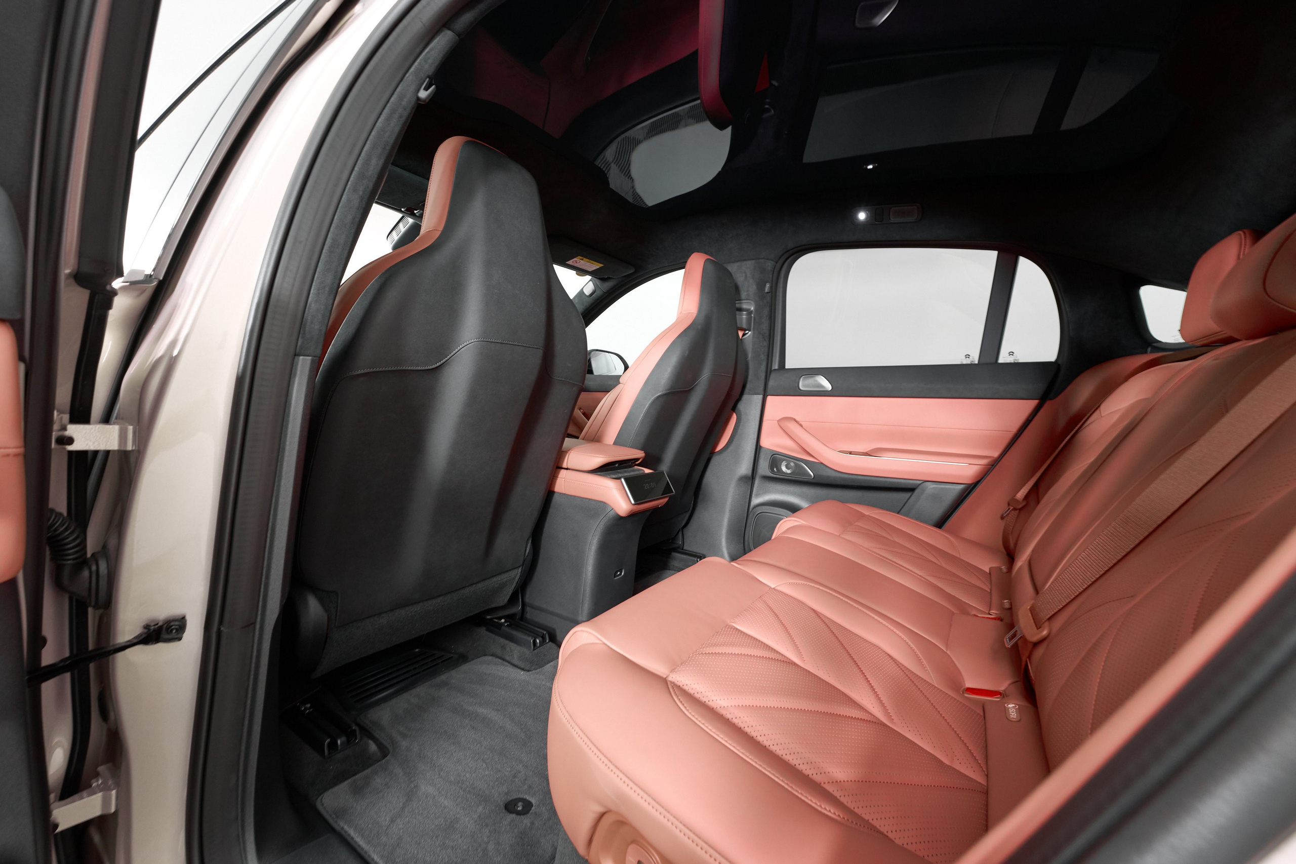 NIO EC7. Фотограф Николай Прокофьев модельные тесты в Москве