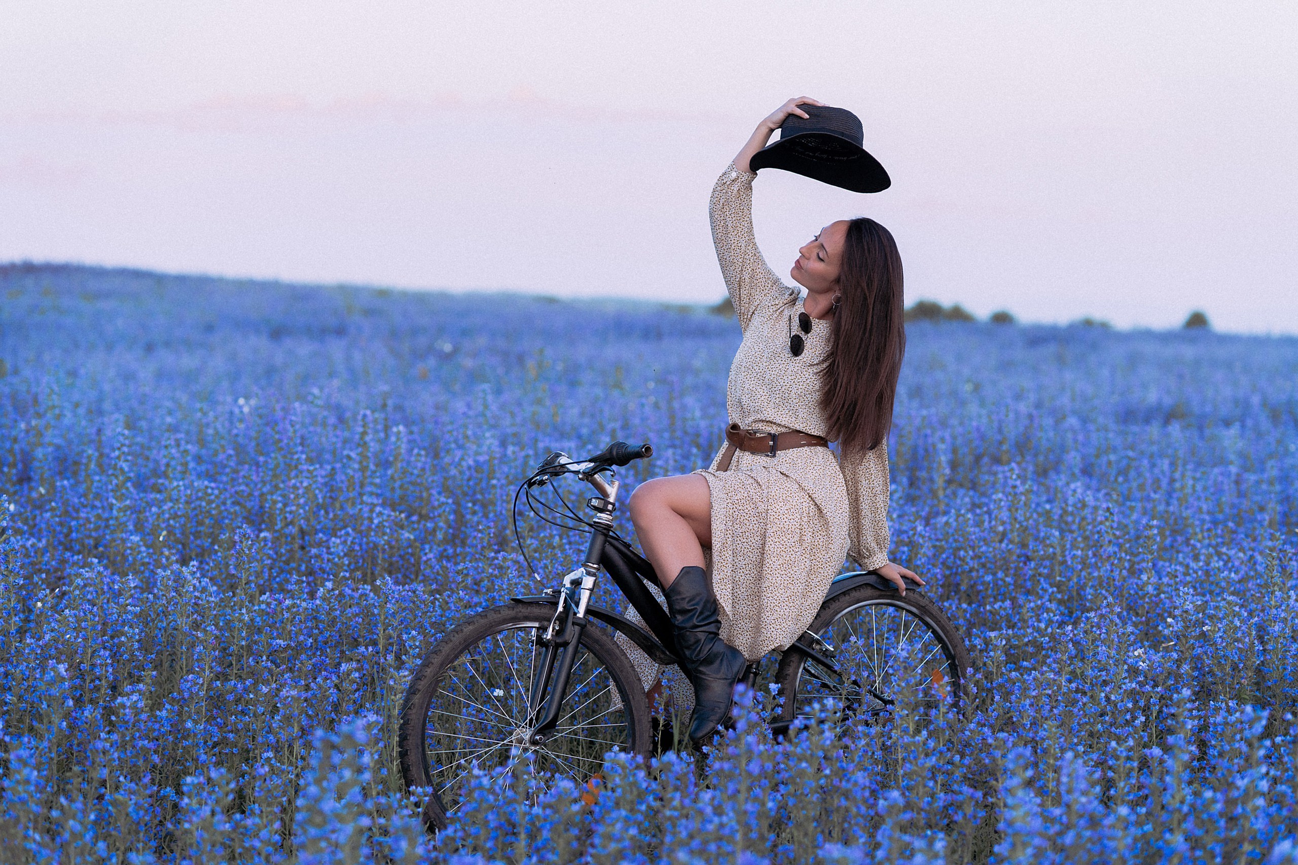 Сквозь цветы. Индивидуальный фотограф в Красноярске