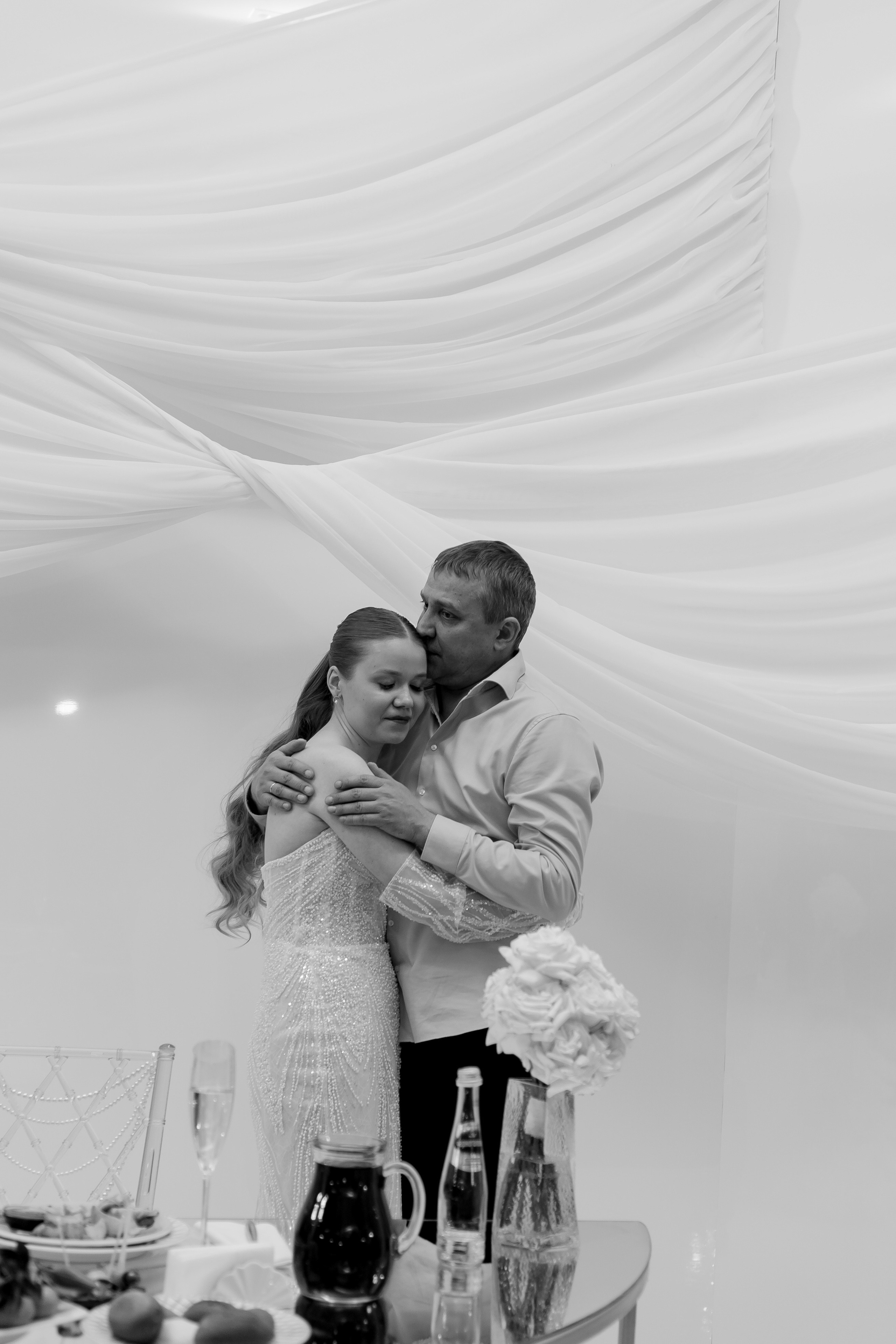 ТАНЕЦ С ПАПОЙ СВАДЕБНМ БАНКЕТЕ (СНЯТО В СИБИРЕ В НИЖНЕВАРТОВСКЕ). Профессиональный фотограф, Санкт-Петербург — Виктория Богомолова