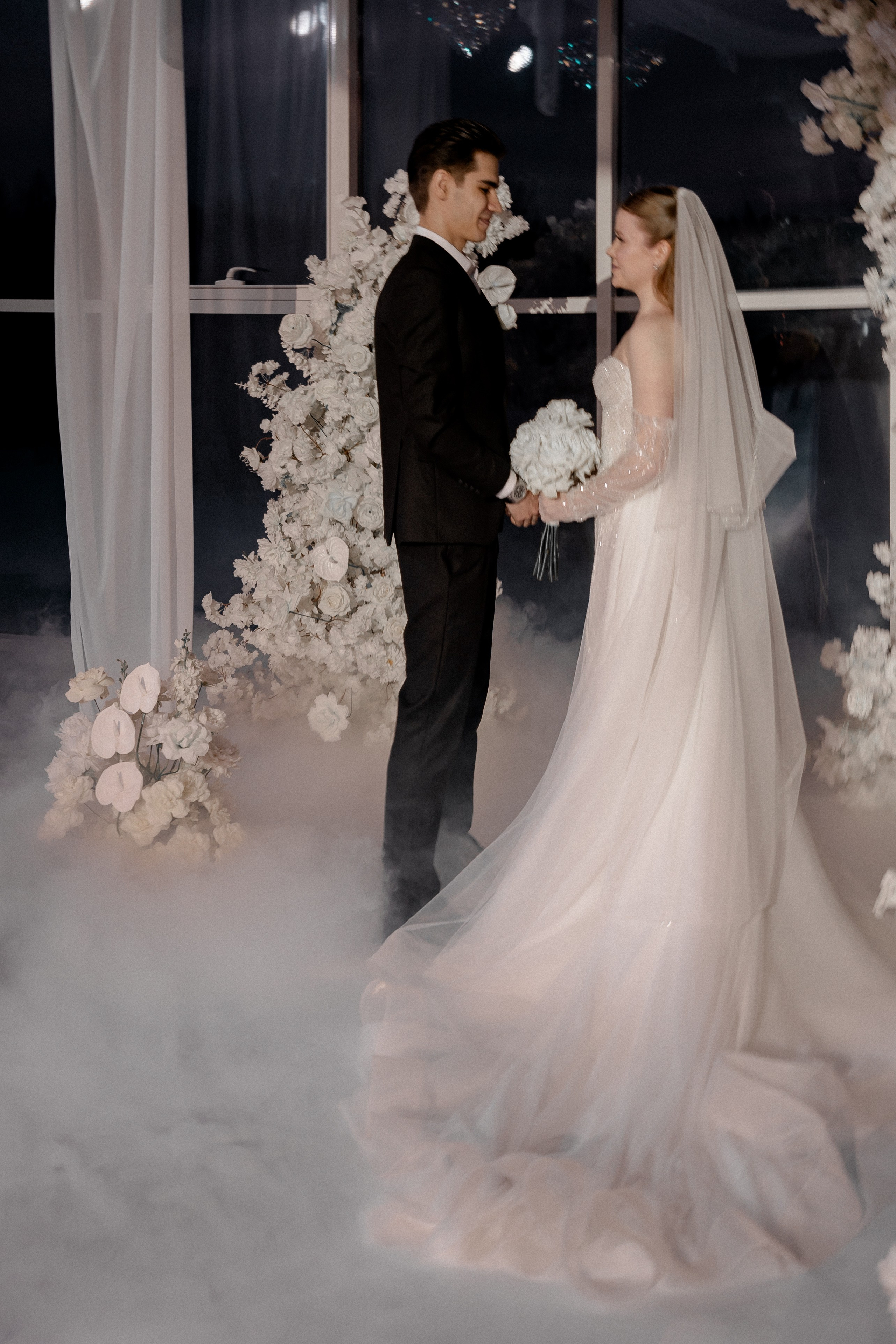 СВАДЕБНАЯ СЬЕМКА СБОРОВ В ОТЕЛЕ И ВЫЕЗД НА ЦЕРЕМОНИЮ (СНЯТО В СИБИРЕ В НИЖНЕВАРТОВСКЕ). Профессиональный фотограф, Санкт-Петербург — Виктория Богомолова