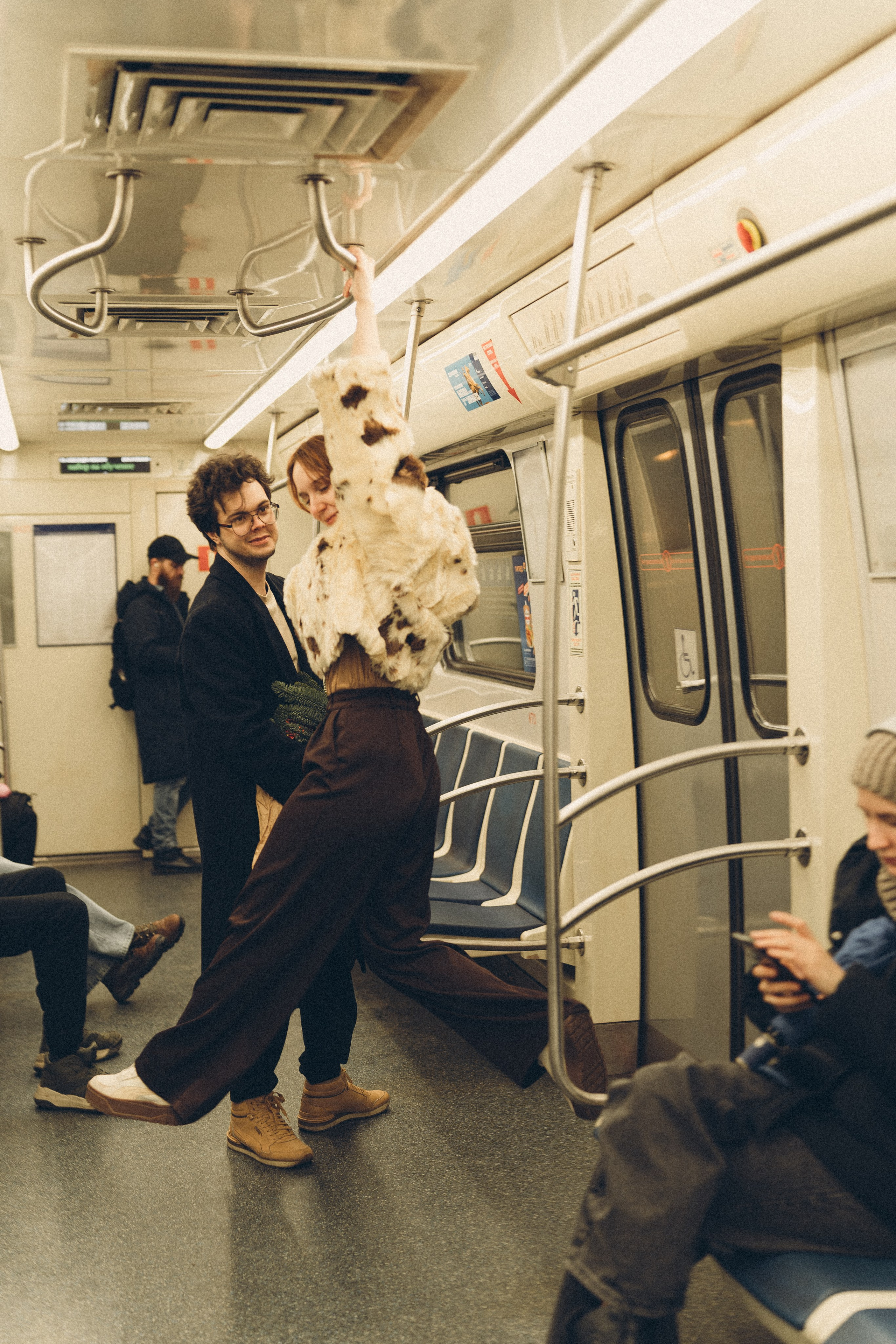 НОВОГОДНЯЯ ФОТОСЕСИИЯ ПАРЫ В МЕТРО ЛЮБОВЬ. Профессиональный фотограф, Санкт-Петербург — Виктория Богомолова