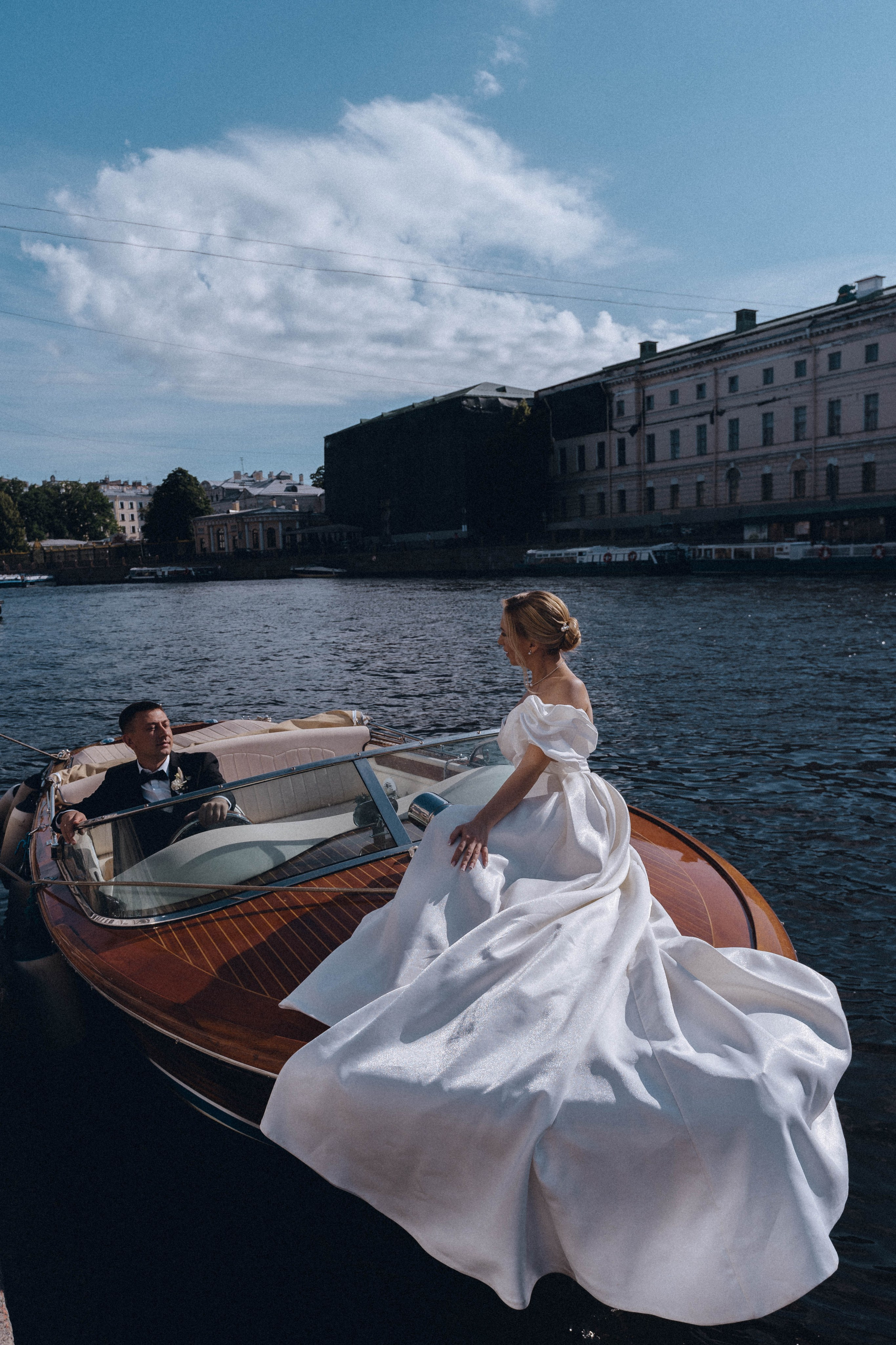 СВАДЕНБНАЯ СЬЕМКА НА КАТЕРЕ ПО КАНАЛАМ САНКТ-ПЕТЕРБУРГА И В АКВАТОРИИ НЕВЫ. Профессиональный фотограф, Санкт-Петербург — Виктория Богомолова