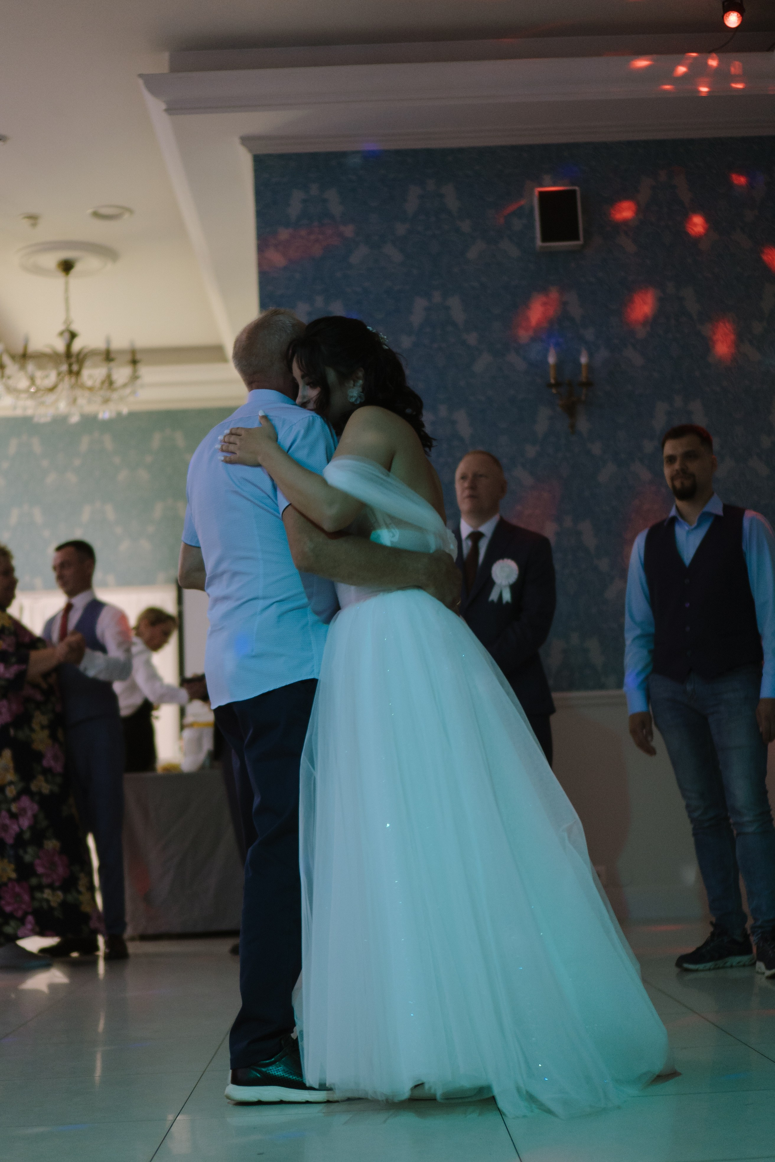 ТАНЕЦ ОТЦА И ДОЧЕРИ НА БАНКЕТЕ (СВАДЕБНАЯ ФОТОСЕСИИЯ БАНКЕТА). Профессиональный фотограф, Санкт-Петербург — Виктория Богомолова