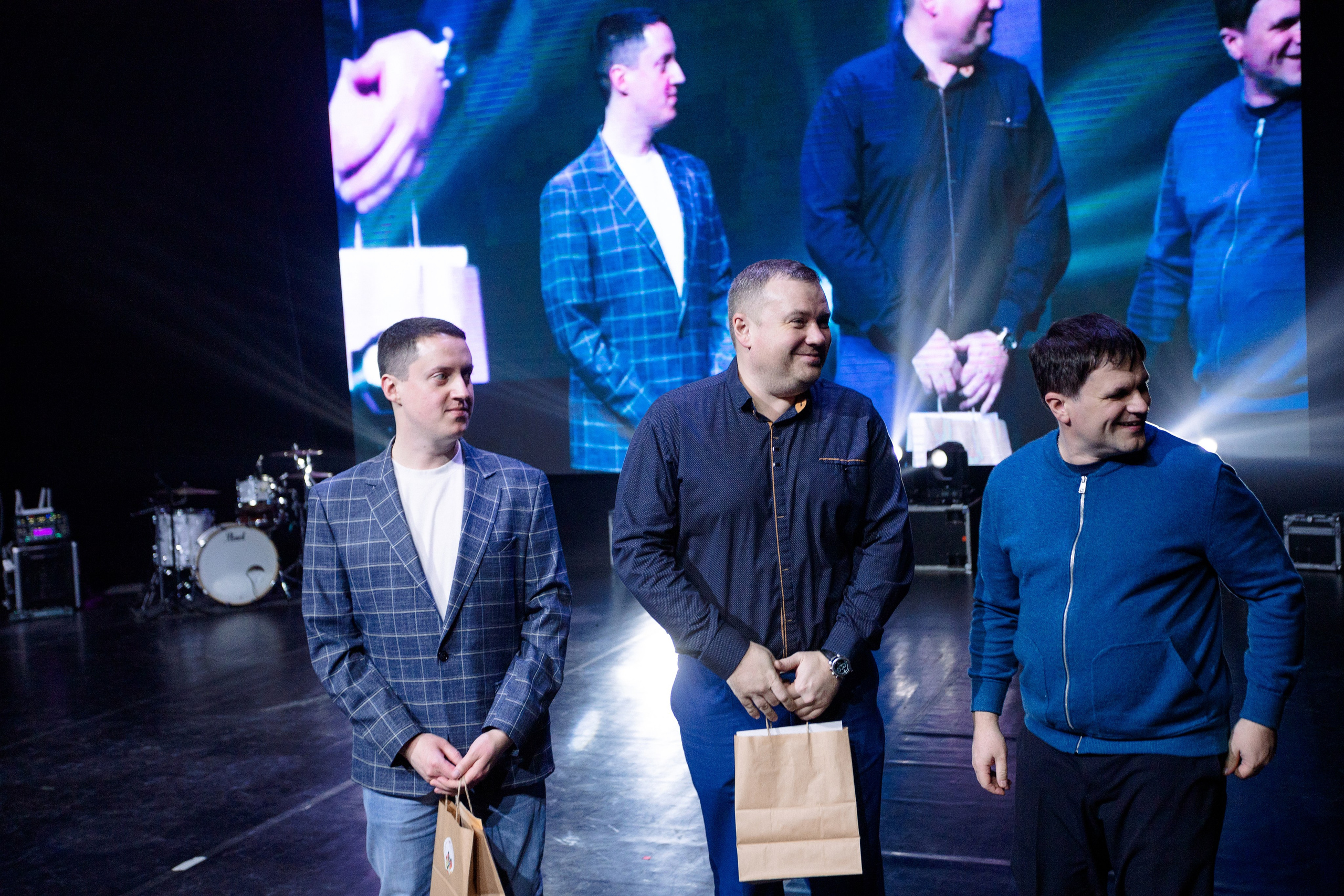 РЕПОРТАЖ: НОВЫЙ ГОД В ДК МЕТАЛЛУРГ. Профессиональный фотограф в Ижевске Леша Петров