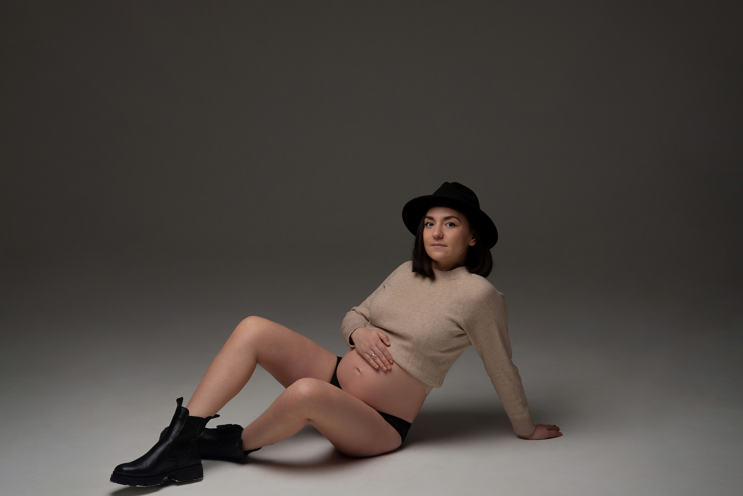 Фотосессия беременности в студии, минимализм. Санкт-Петербург / СПб. Женский фотограф Санкт-Петербург Александра Колий