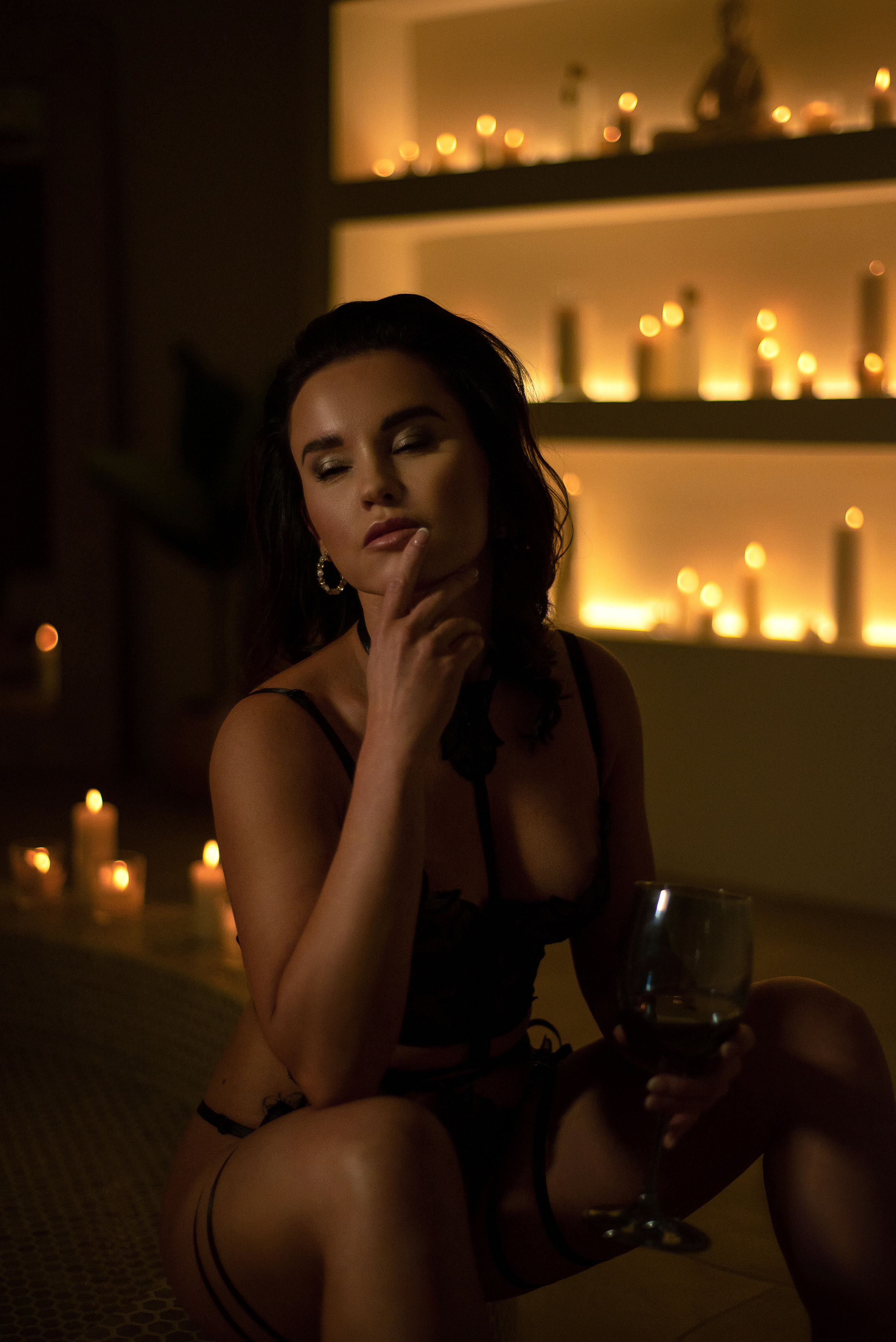 Фотосессия при свечах Санкт-Петербург, девушка в белье и свечи. Женский фотограф Санкт-Петербург Александра Колий