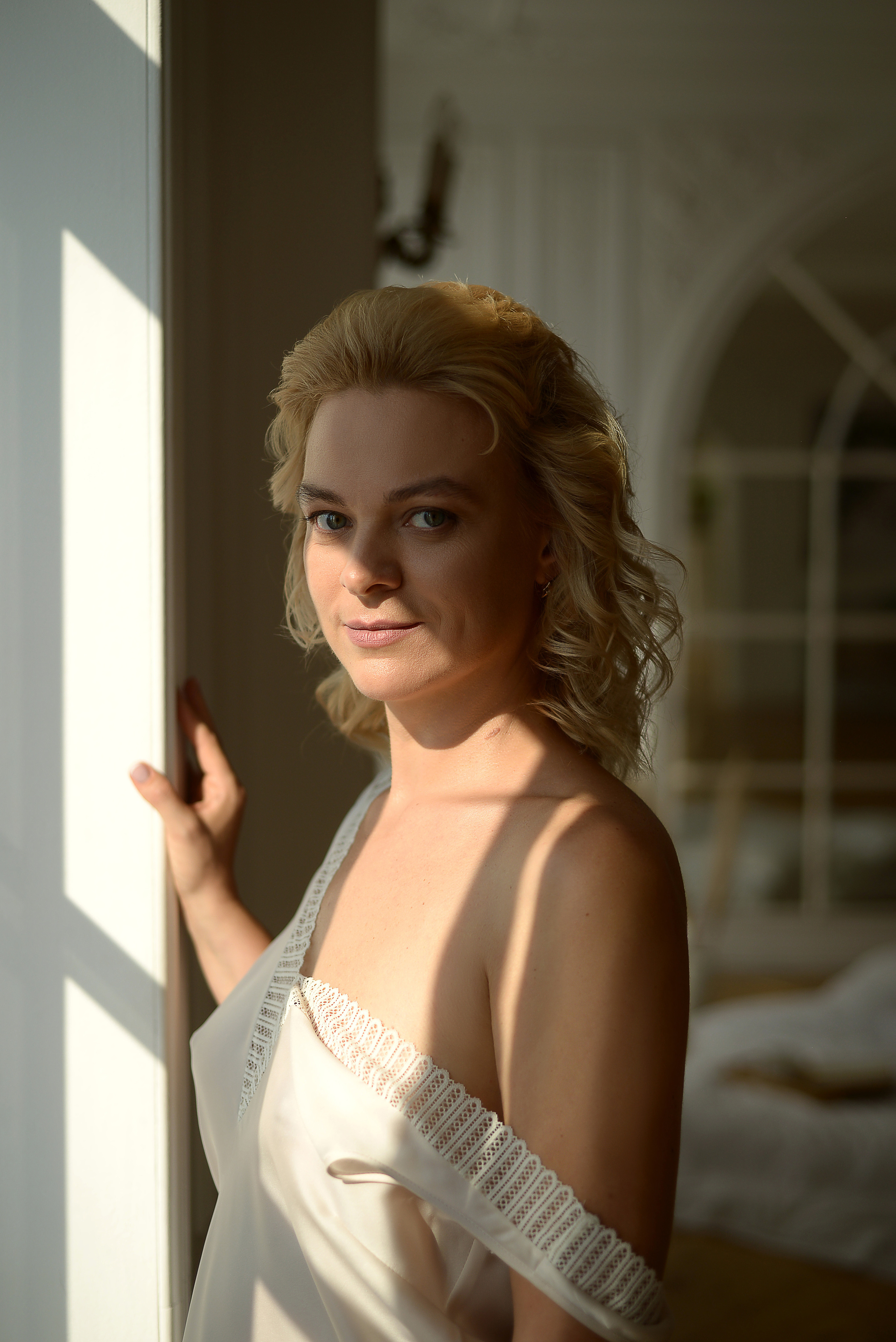 Фотосессия в белом нижнем белье в студии на балконе. Женский фотограф Санкт-Петербург Александра Колий