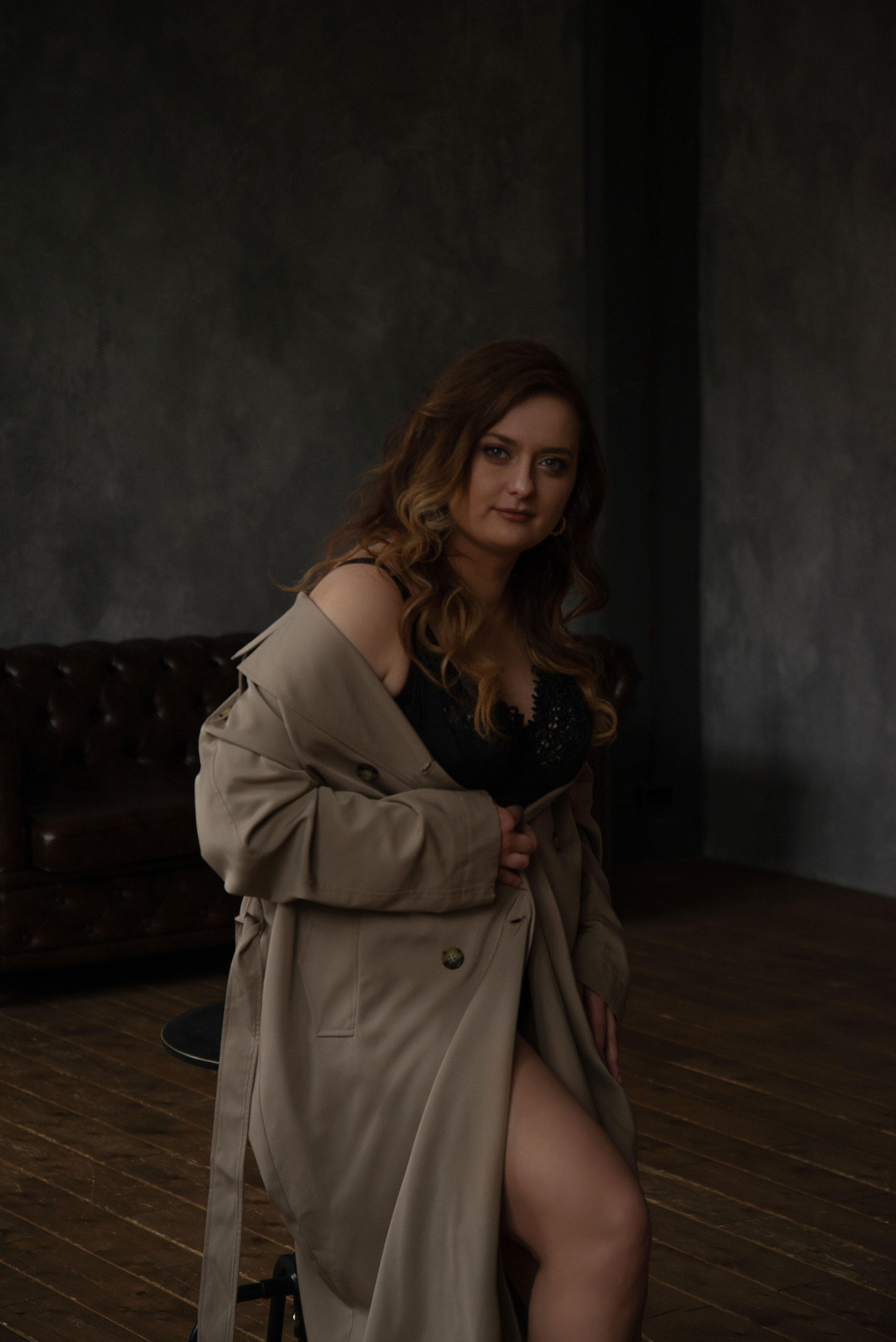 Фотосессия в белье Plus size в темной студии. Женский фотограф Санкт-Петербург Александра Колий