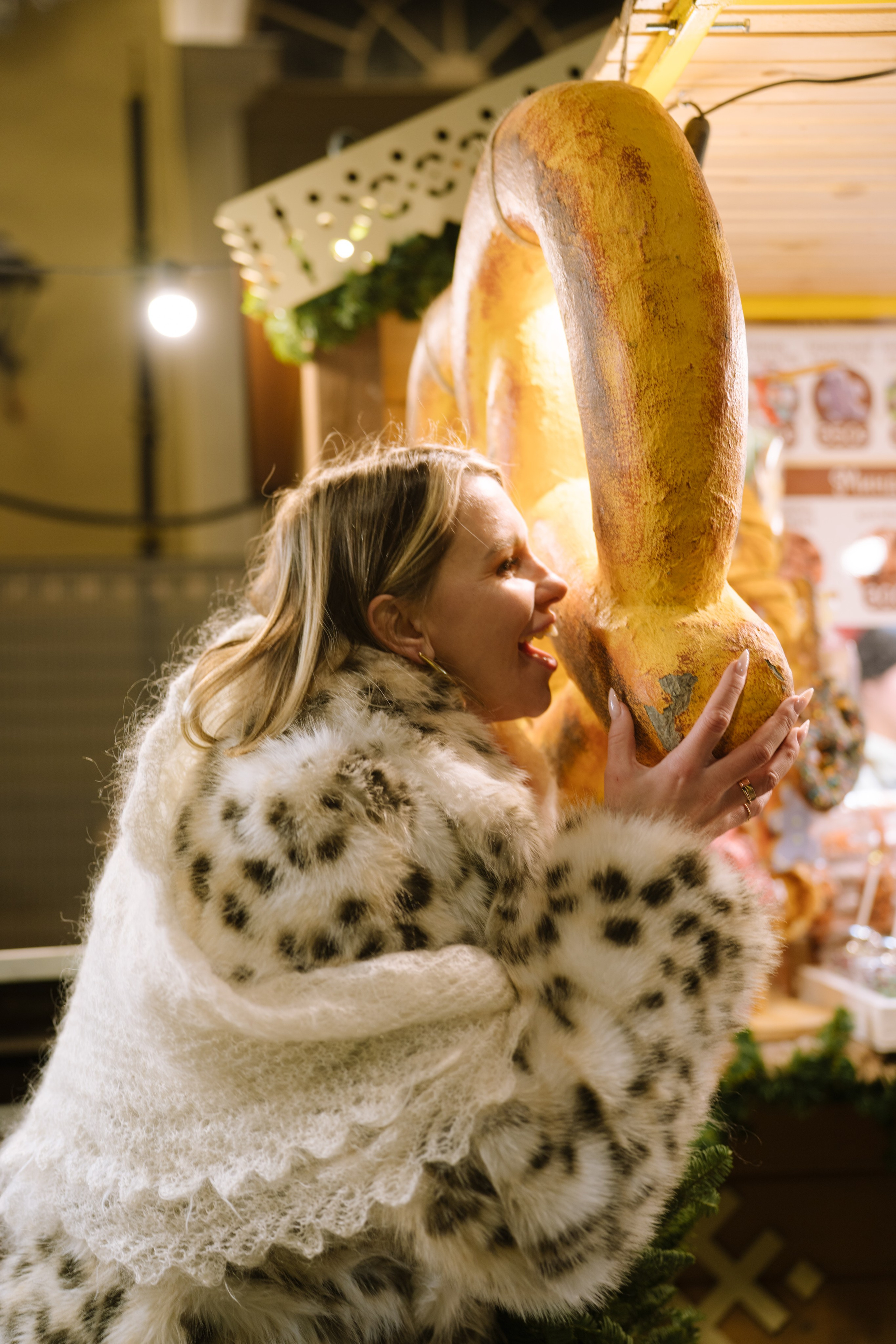 ПРОГУЛКА НА МАНЕЖНОЙ ПЛОЩАДИ ДЛЯ ДЕВУШКИ ПЕРЕД НОВЫМ ГОДОМ (НОВОГОДНЯЯ ФОТОСЕССИИЯ НА МАНЕЖНОЙ ПЛОЩАДИ). Профессиональный фотограф, Санкт-Петербург — Виктория Богомолова