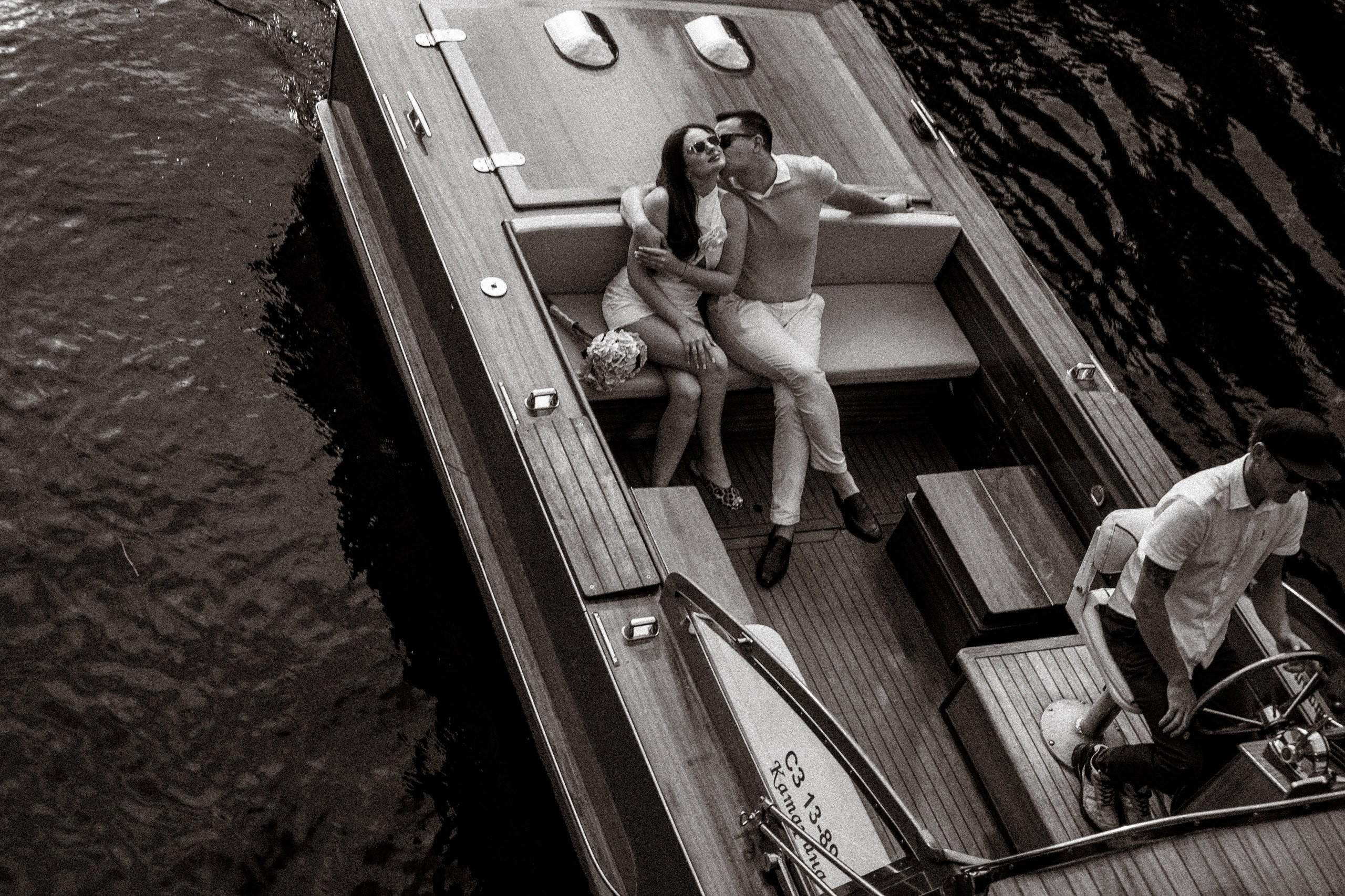 СВАДЕНБНАЯ СЬЕМКА НА КАТЕРЕ ПО КАНАЛАМ САНКТ-ПЕТЕРБУРГА И В АКВАТОРИИ НЕВЫ. Профессиональный фотограф, Санкт-Петербург — Виктория Богомолова