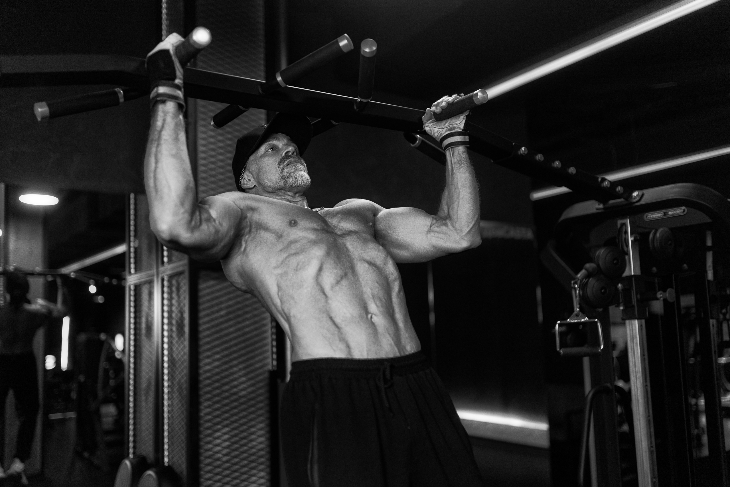 Съемка с Александром в тренажерном зале для контента. Дмитрий Шульгин, портретный фотограф в Воронеже