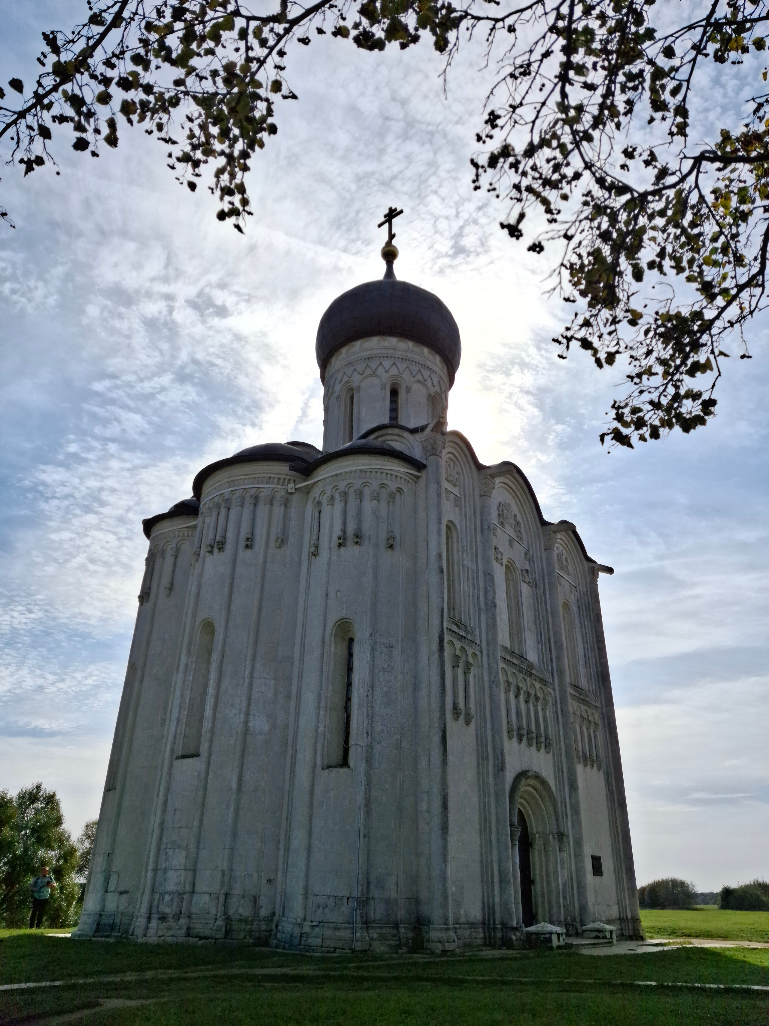 Церковь Покрова-на Нерли. 18 сентября. Игорь Жучков. Россия увиденная глазами путешествующего фотографа