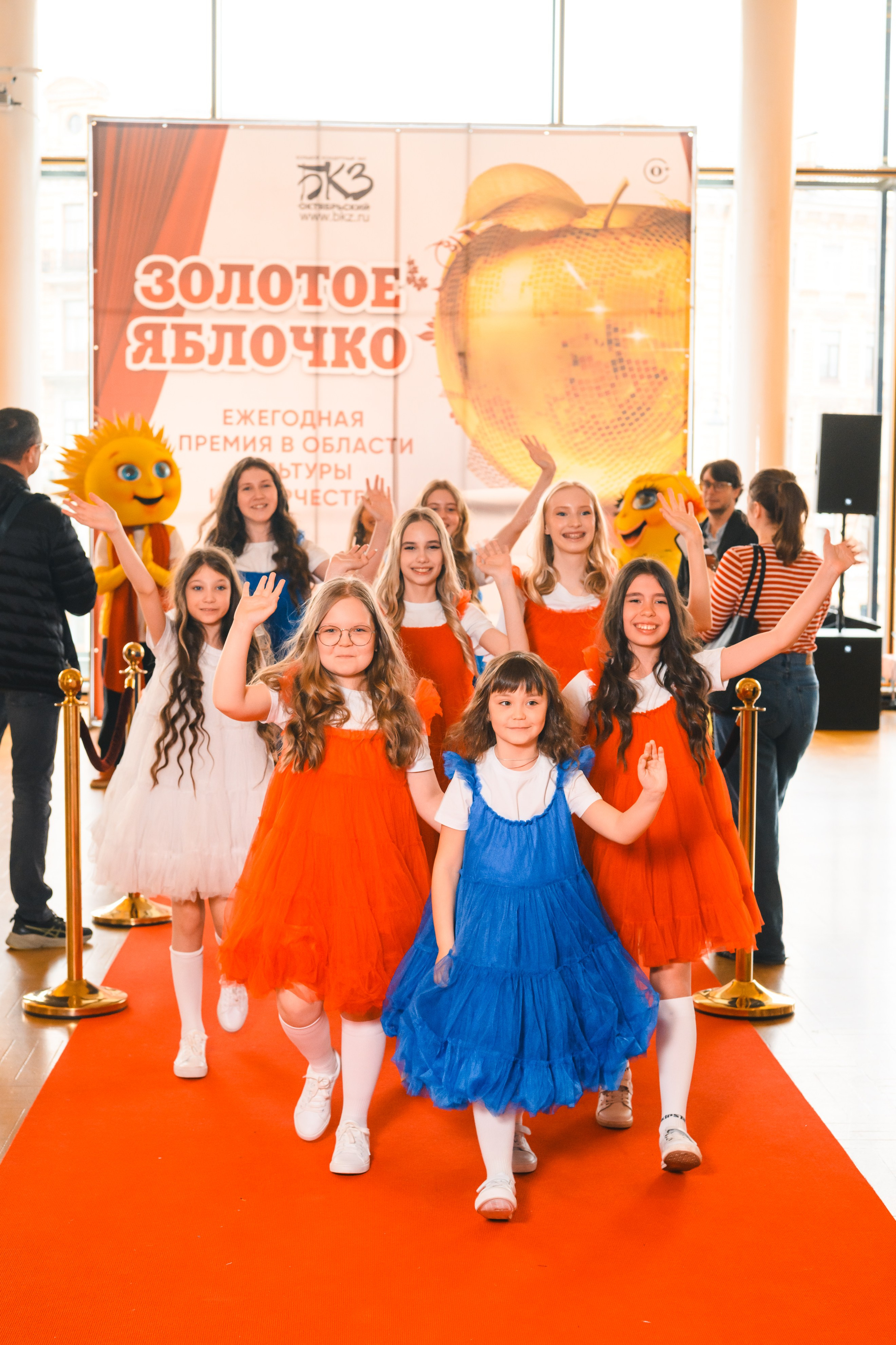 23 апреля, красная дорожка, БКЗ Октябрьский, г. Санкт-Петербург. Золотое яблочко