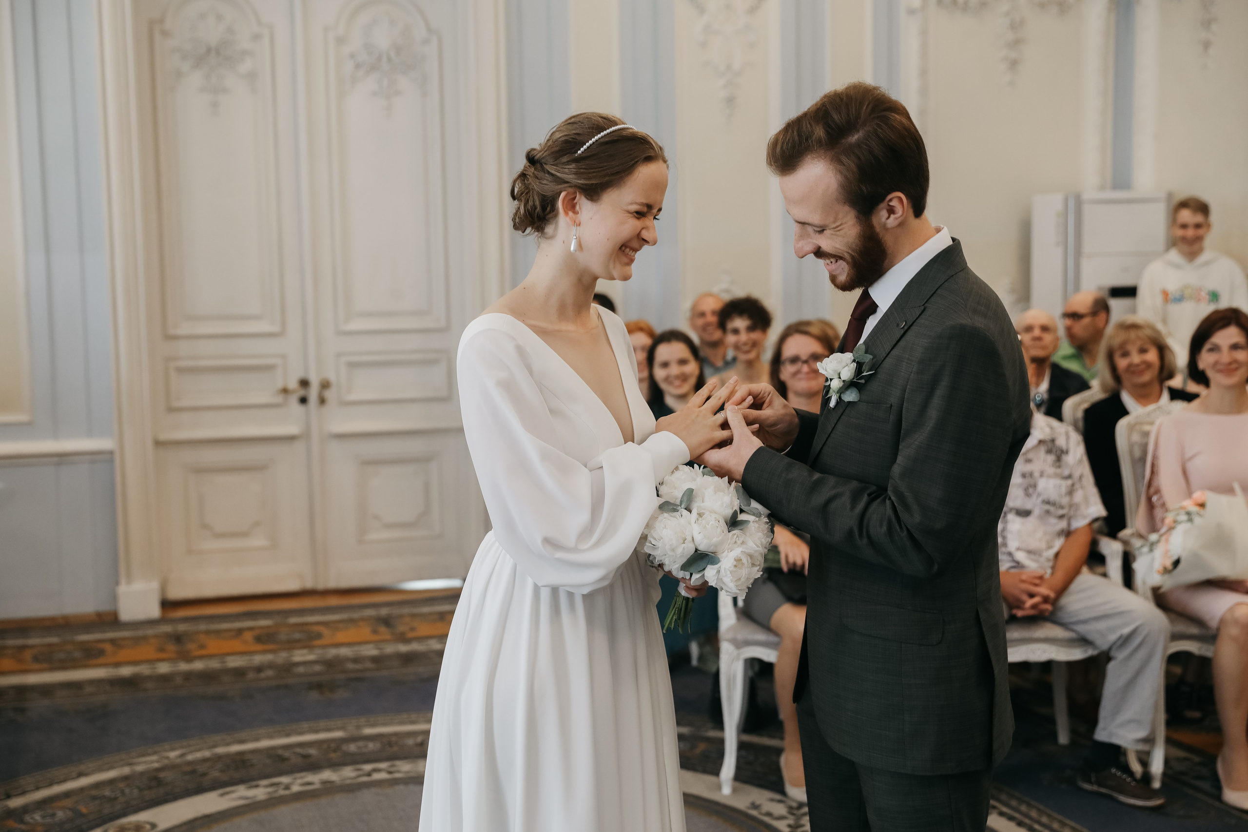 Любовь — противовес этому ужасу, любовь — акт единения и сохранения. Свадебный фотограф в Санкт-Петербурге