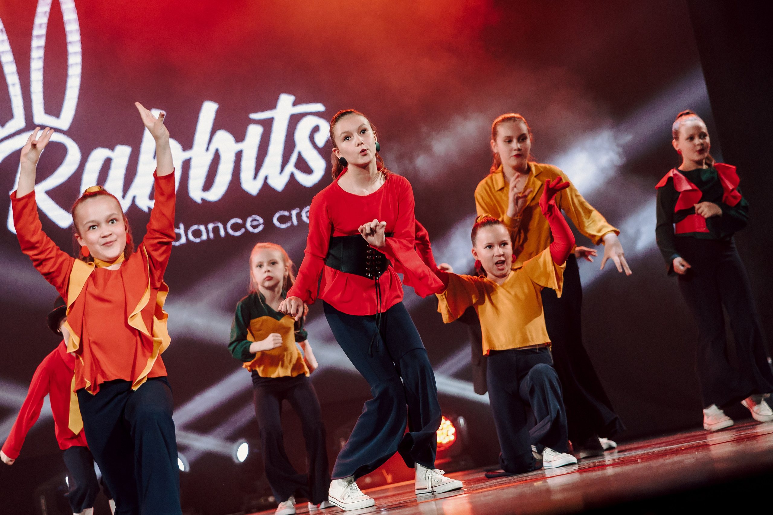 Отчётный концерт танцевальной школы «Red Rabbits» 2025. Лёшка Варзегов — фотограф