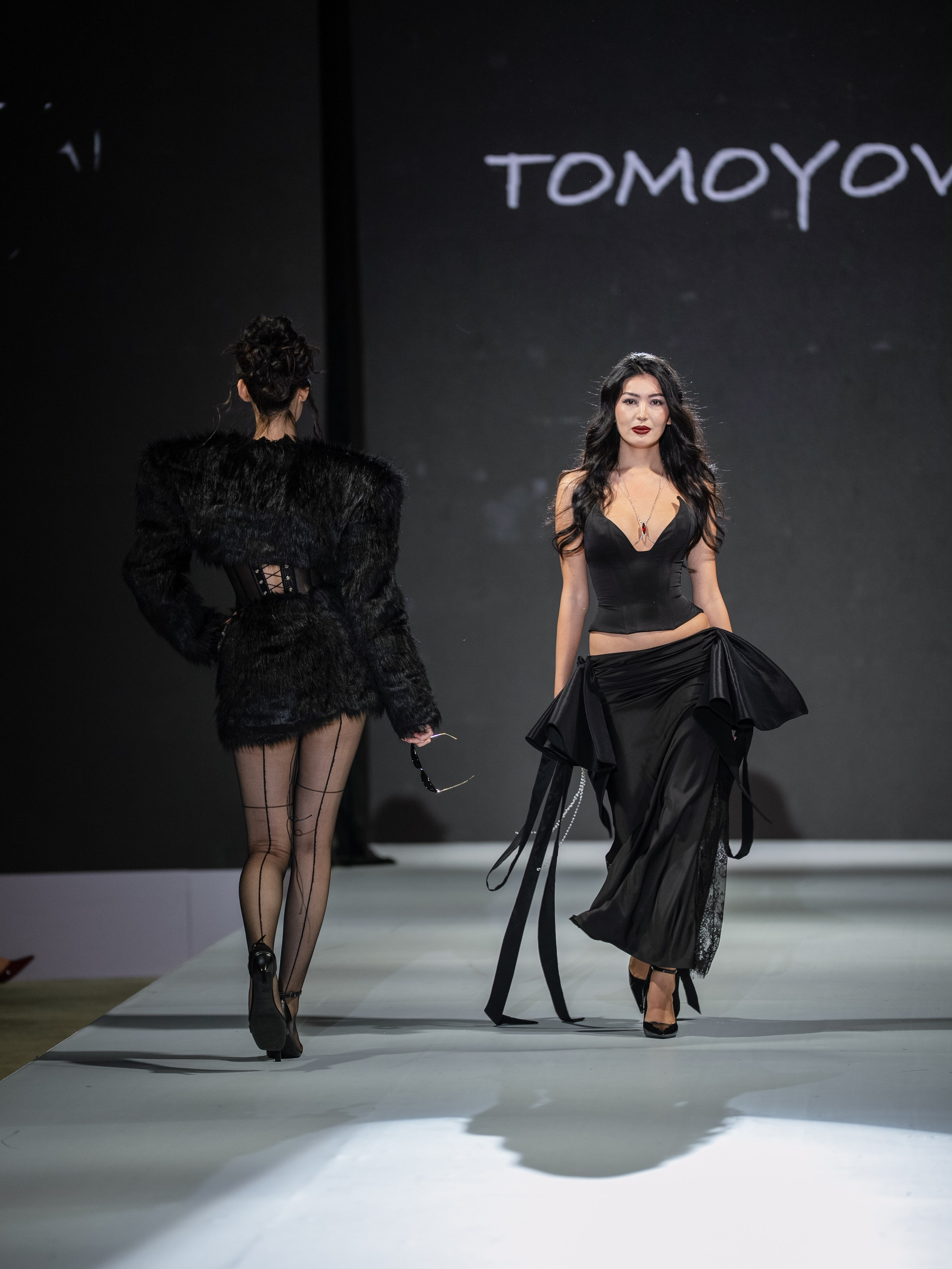 Eurasia Fashion Week Tomoyov. Сайт Алматинского НЮ АРТ, будуар и фэшн фотографа Дениса Карпенко