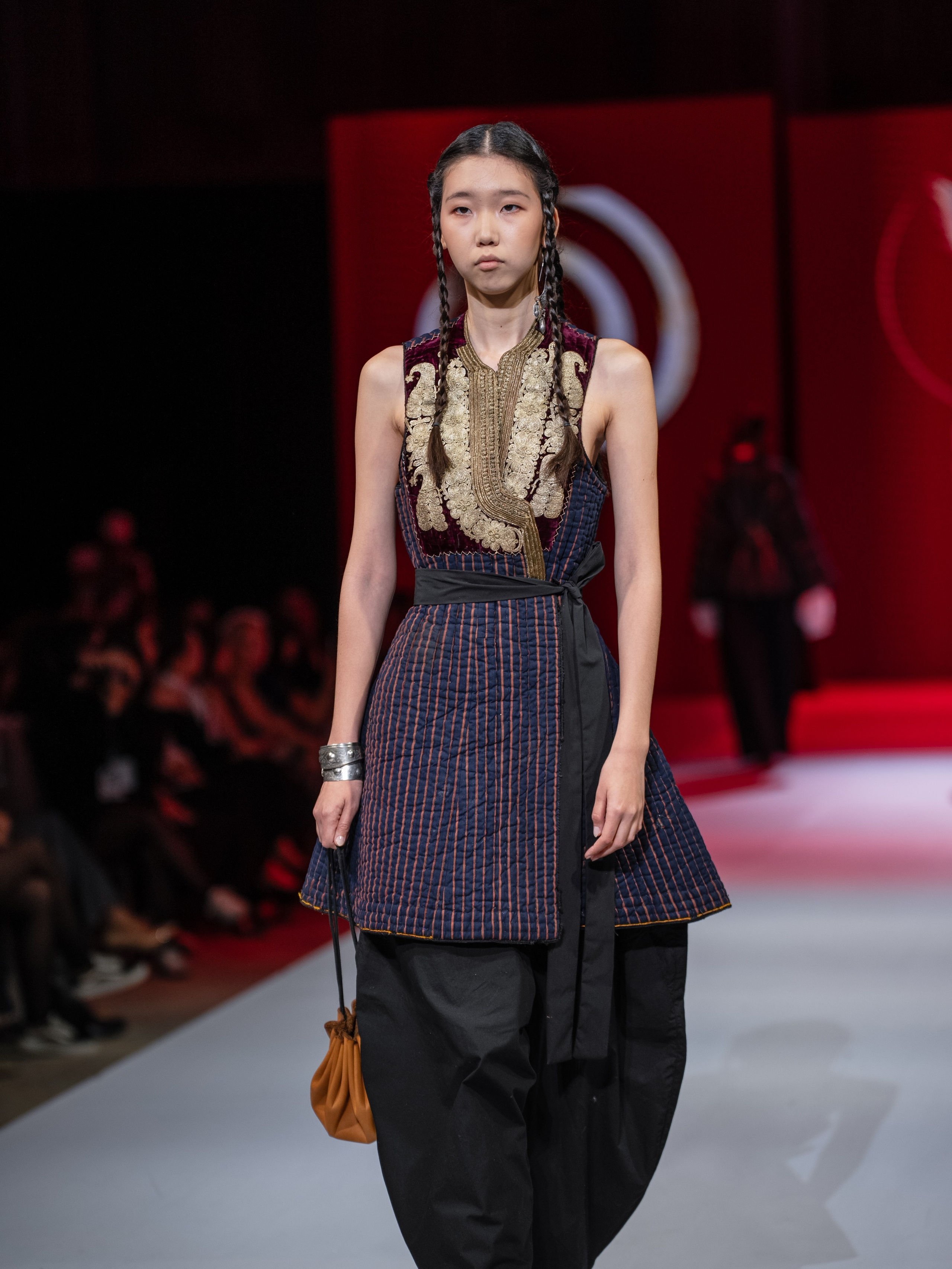 EURASIAN FASHION WEEK Reberth. Сайт Алматинского НЮ АРТ, будуар и фэшн фотографа Дениса Карпенко