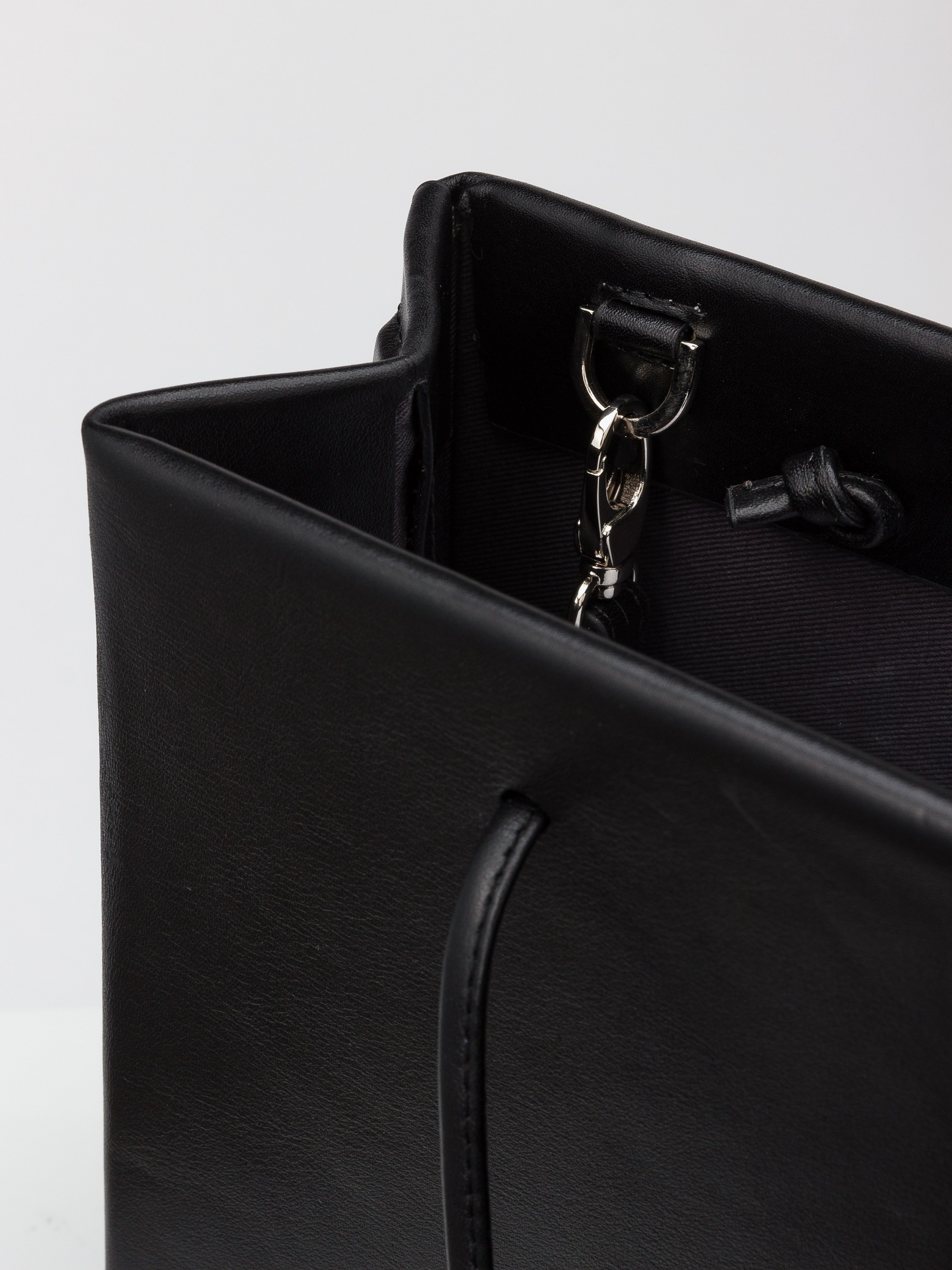 Фотосъёмка сумок и кошельков для маркетплейсов. Профессиональный фотограф в Санкт-Петербурге. Сергей Пушкин