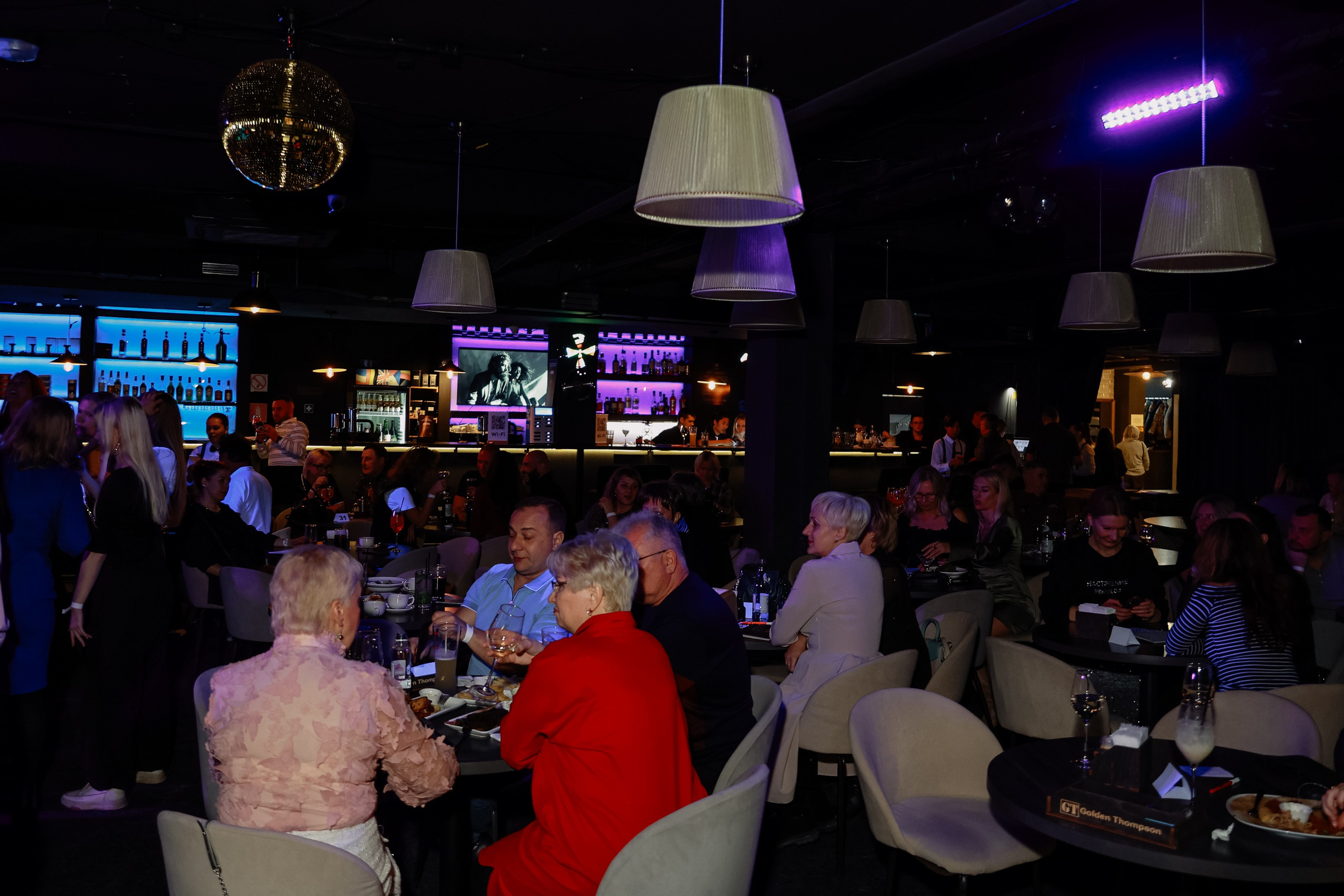 Дискотека под хиты 2000 в Истории. Фотограф Юлия Мальцева