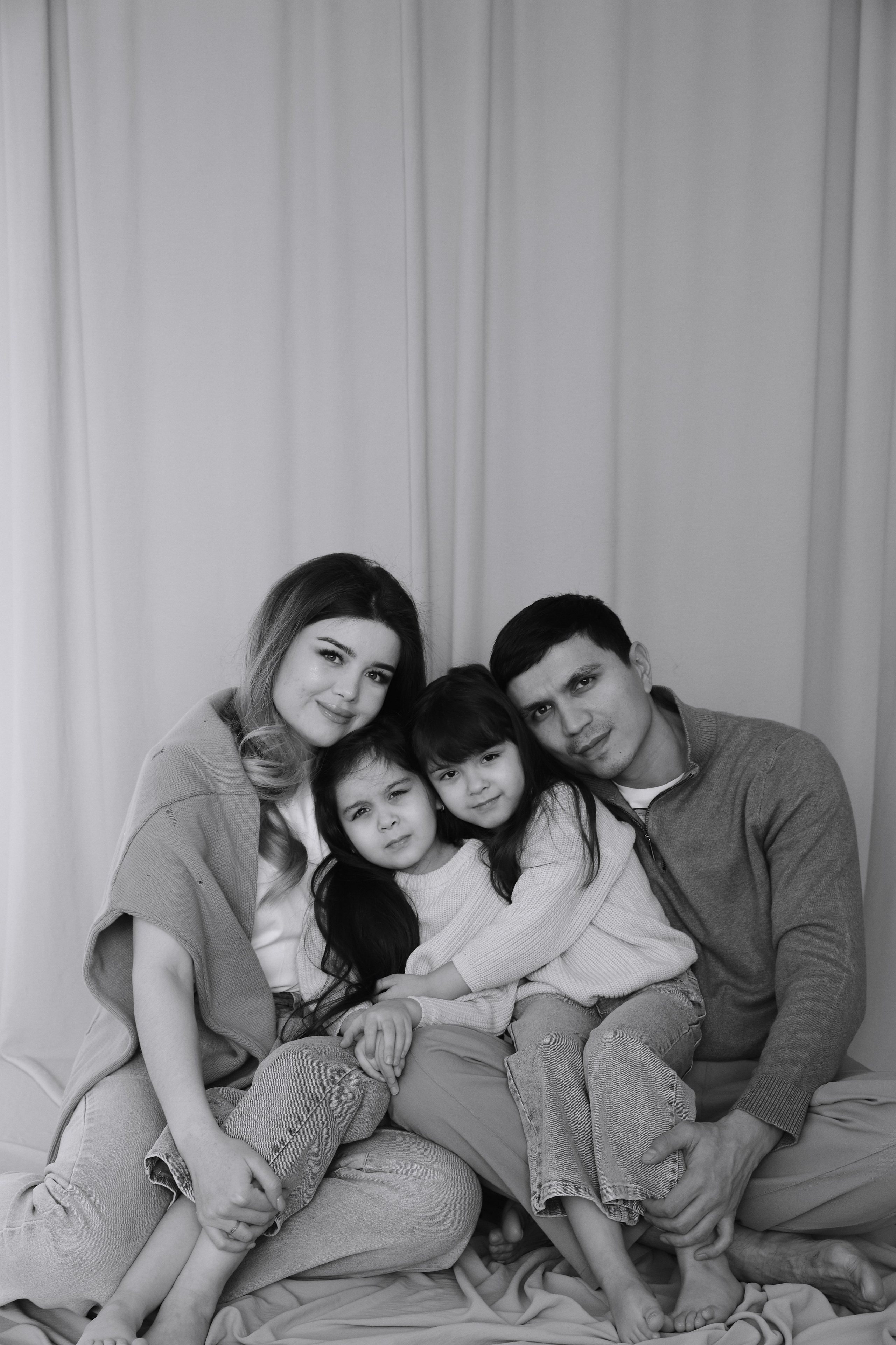 Семейная съемки в фотостудии. Фотограф Света Бажина