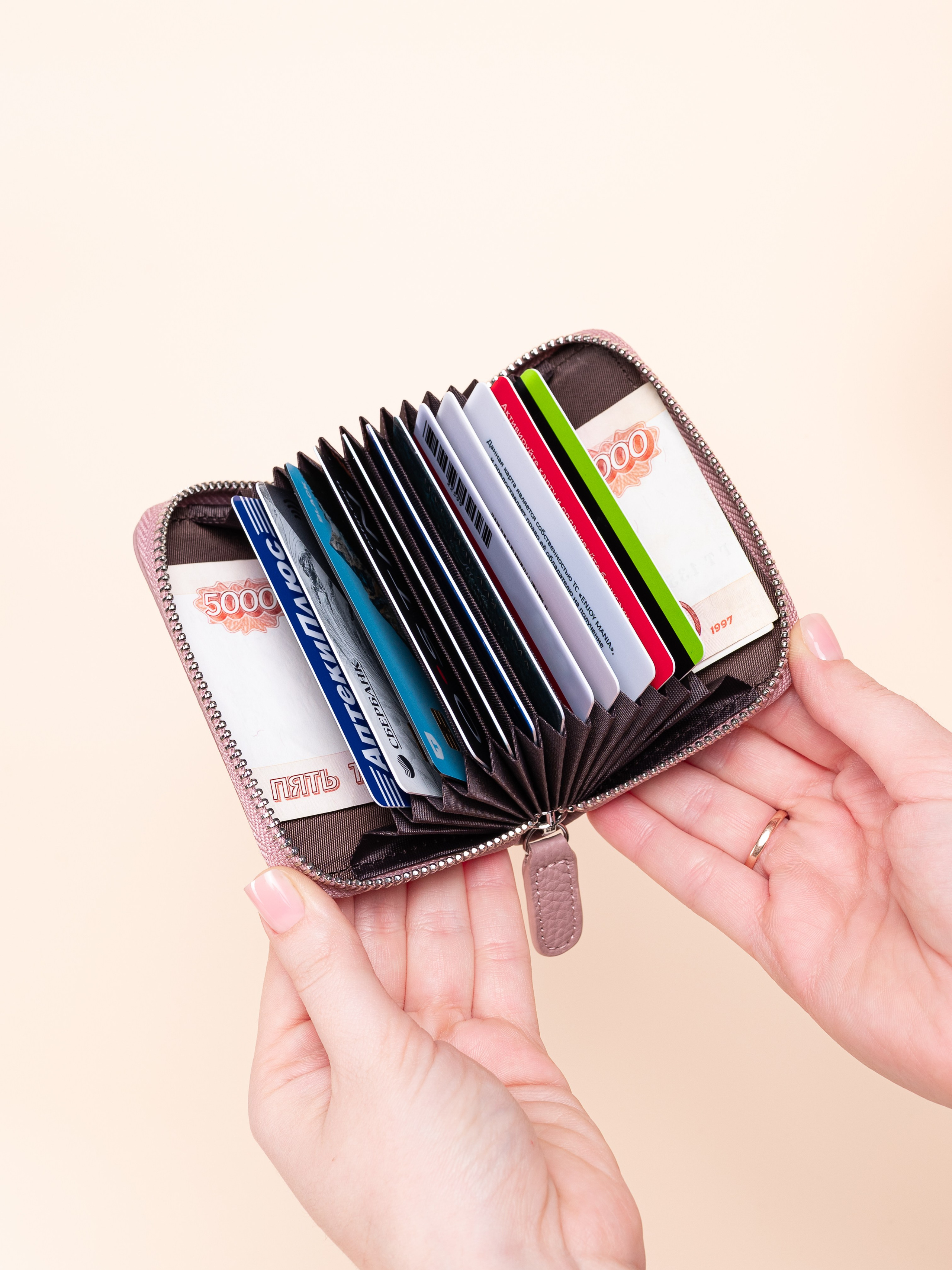 Кошельки/картхолдеры серия 3. Предметный фотограф, фото для маркетплейсов Пятигорск, КМВ