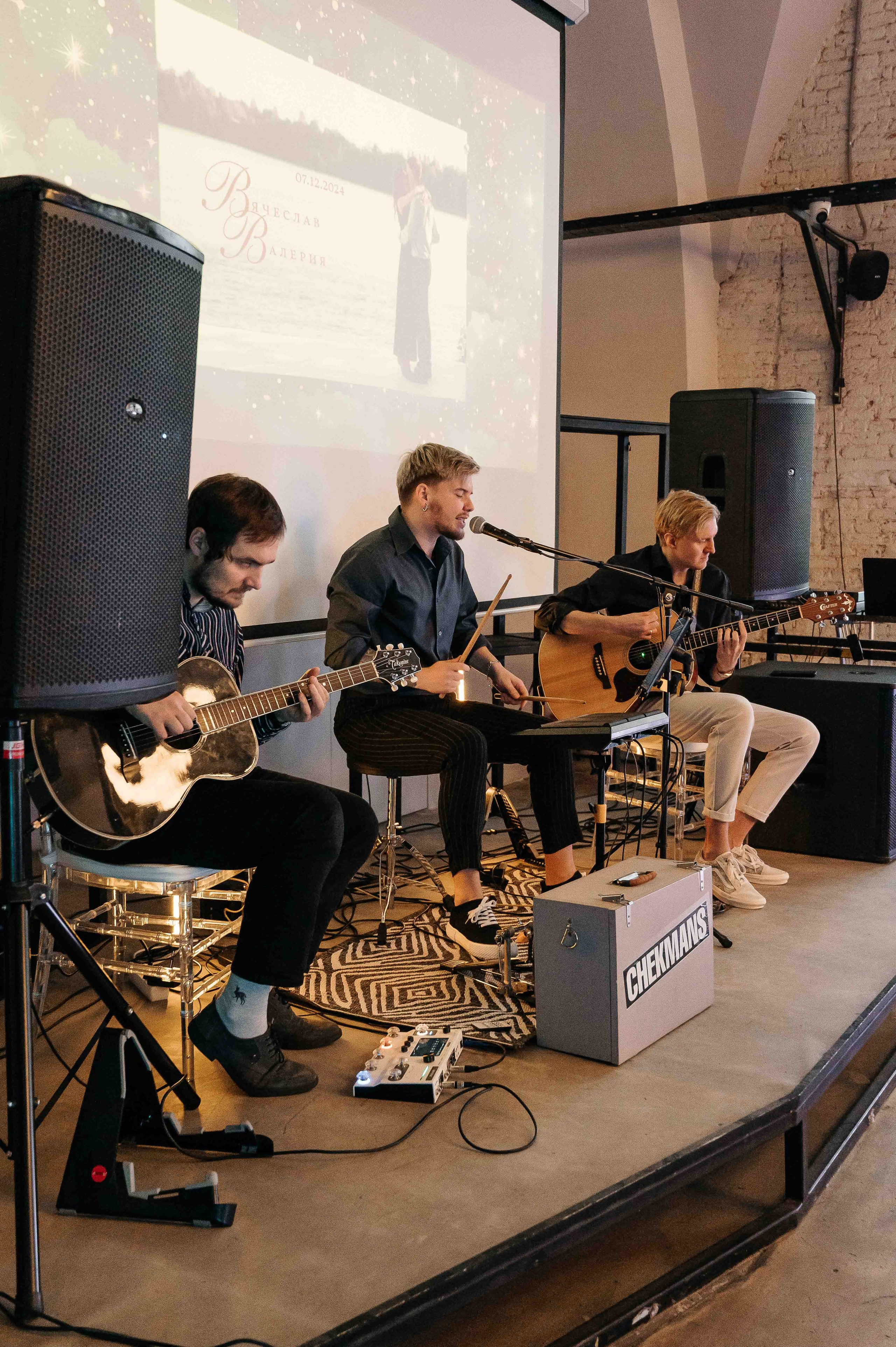 Утро невесты в гостинице. Свадебный и семейный фотограф в Котласе Никита Попов