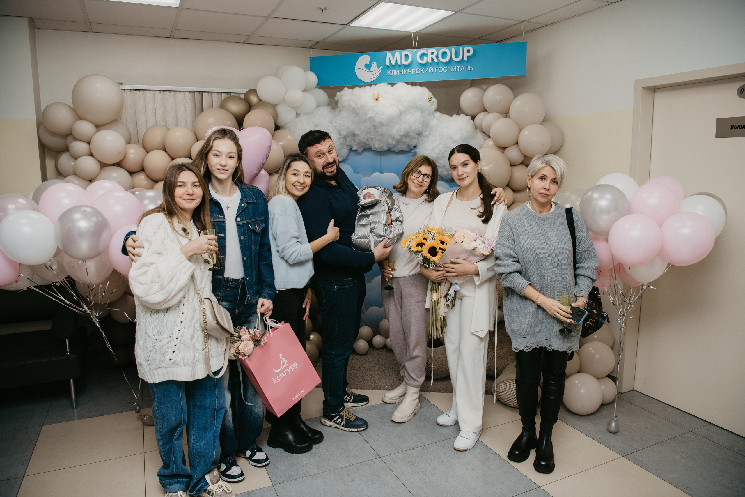 Выписка Сарочки. Мать и дитя на Севастопольском. Фотограф на выписку из роддома в Москве и МО