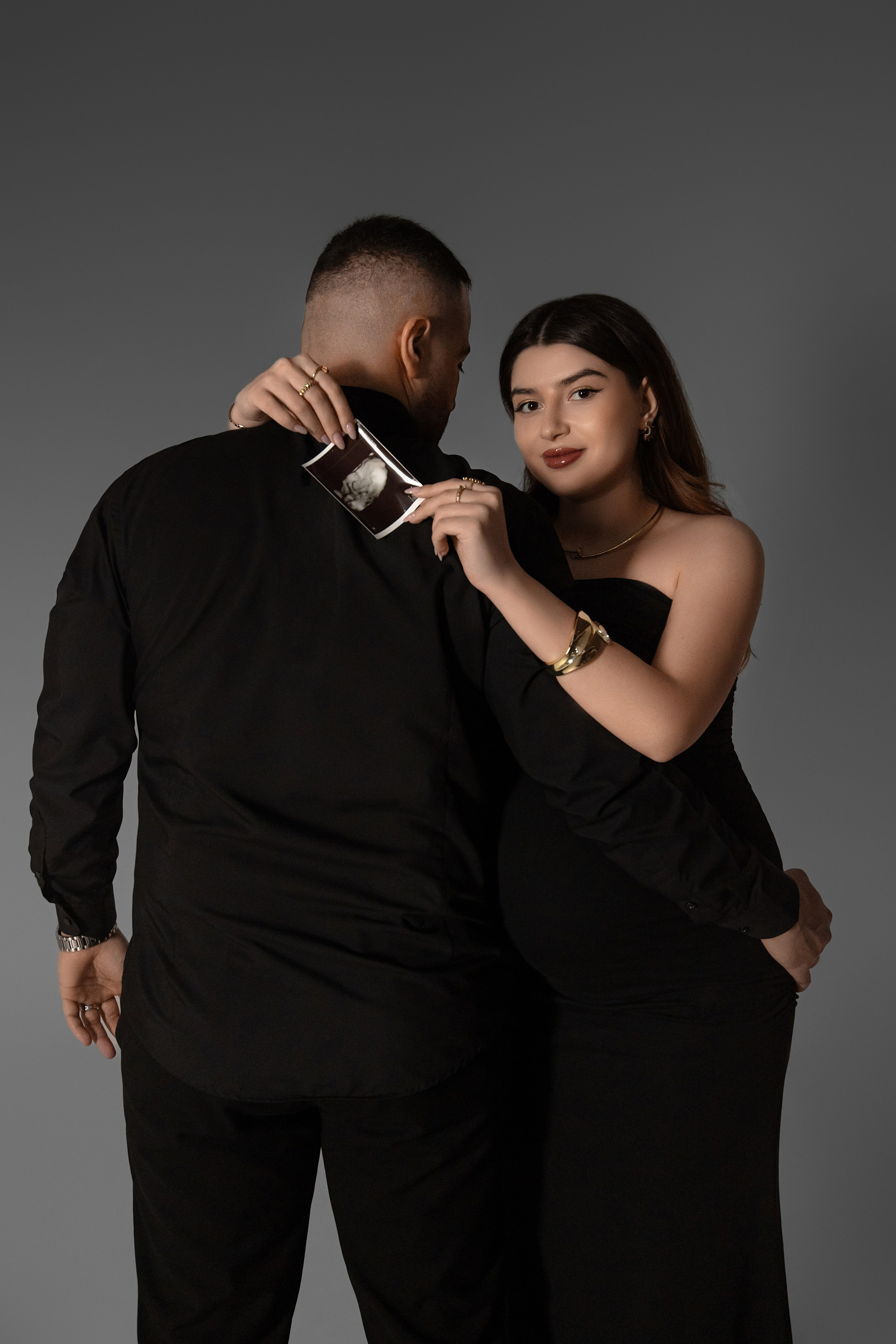 Совместная фотосессия беременности, беременная девушка с супругом. Фотограф беременности в Тюмени Любовь Докучаева