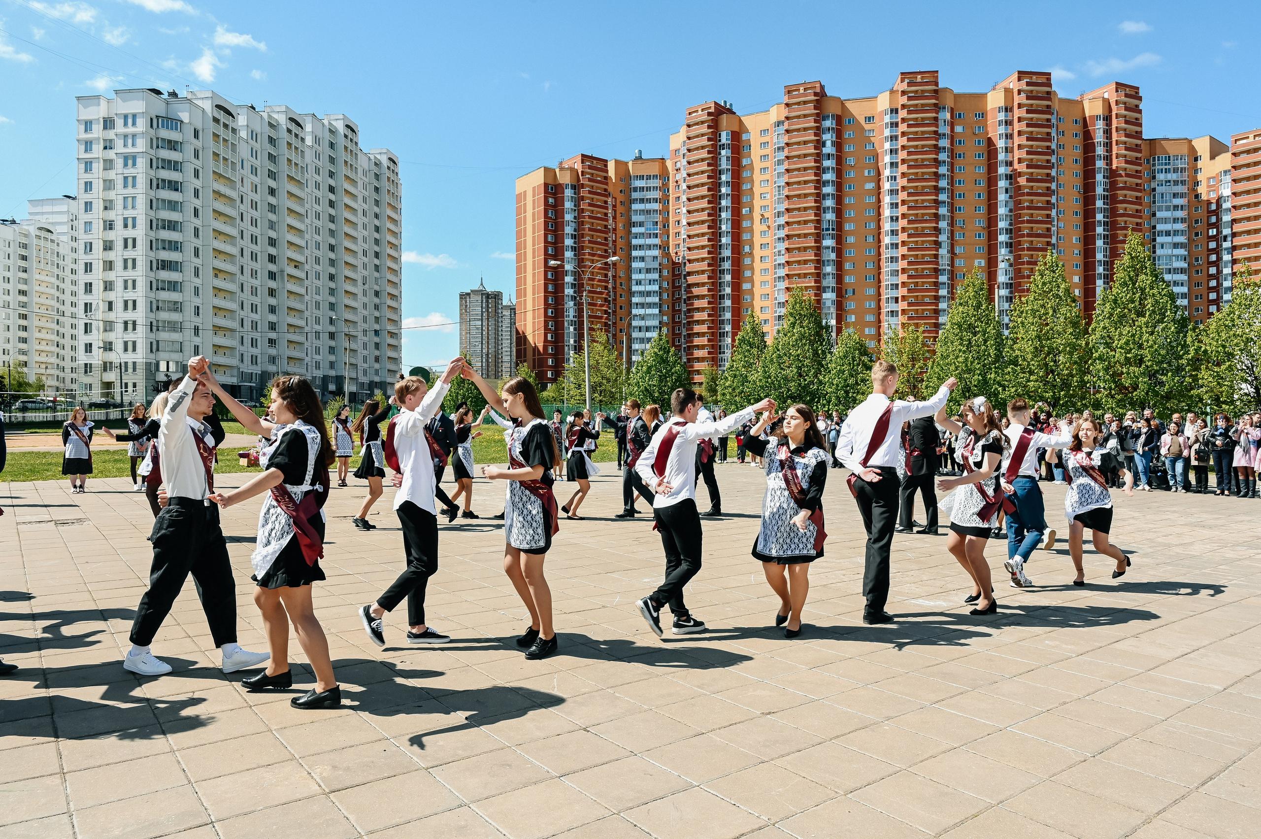 Последний звонок 11 класс. Фотограф Арина Агапова. Подольск, Москва https://arinafoto.wfolio.pro/