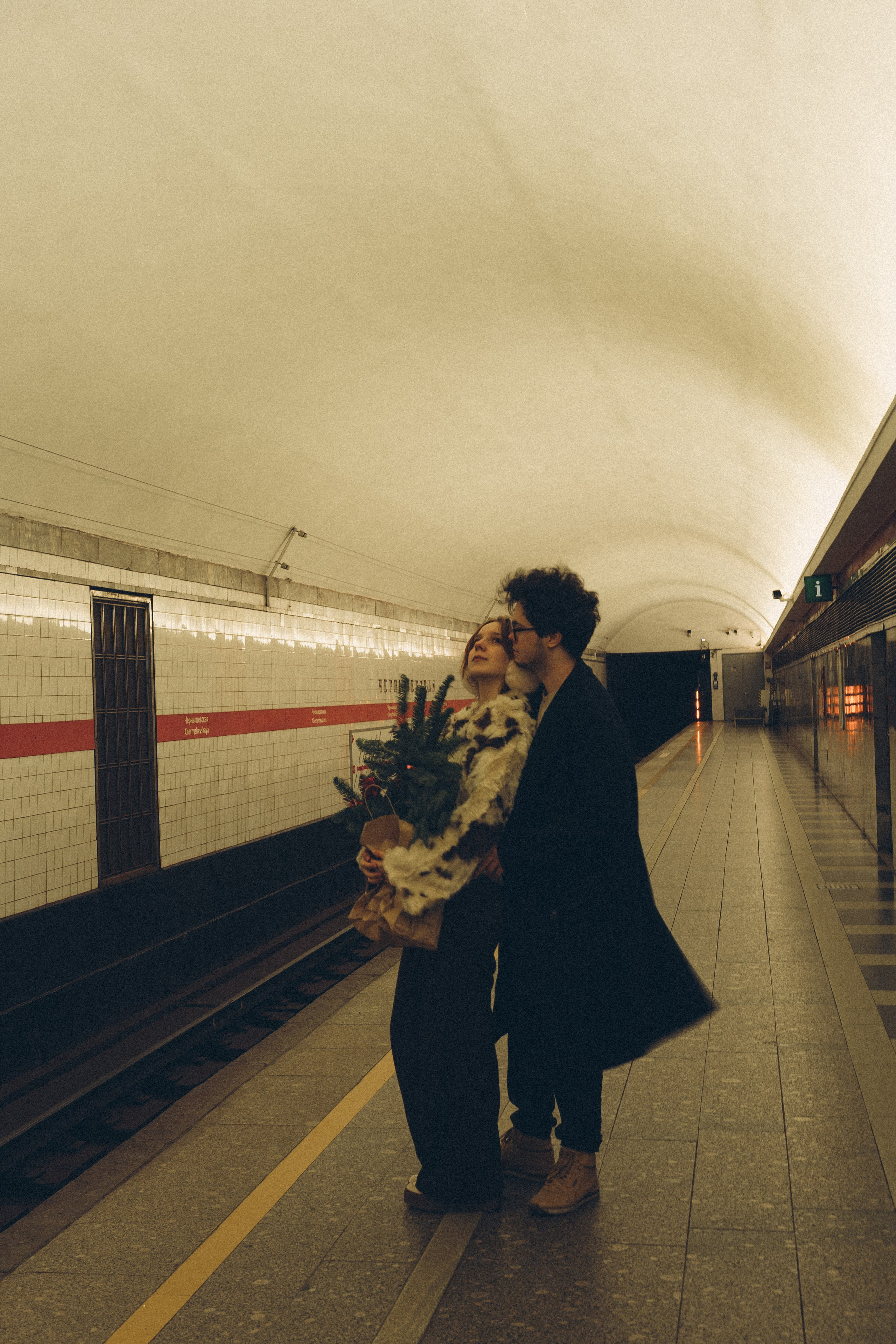 НОВОГОДНЯЯ ФОТОСЕСИИЯ ПАРЫ В МЕТРО ЛЮБОВЬ. Профессиональный фотограф, Санкт-Петербург — Виктория Богомолова