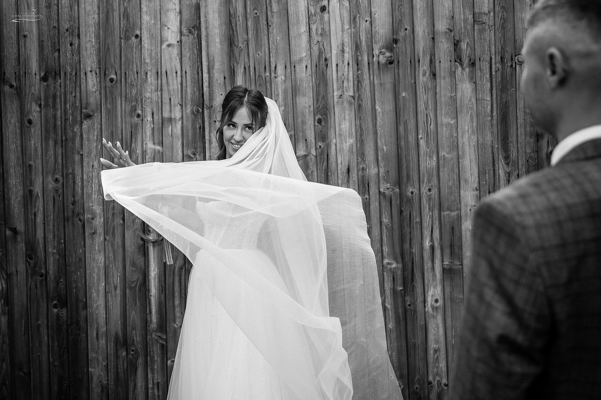 Длинная фата у невесты