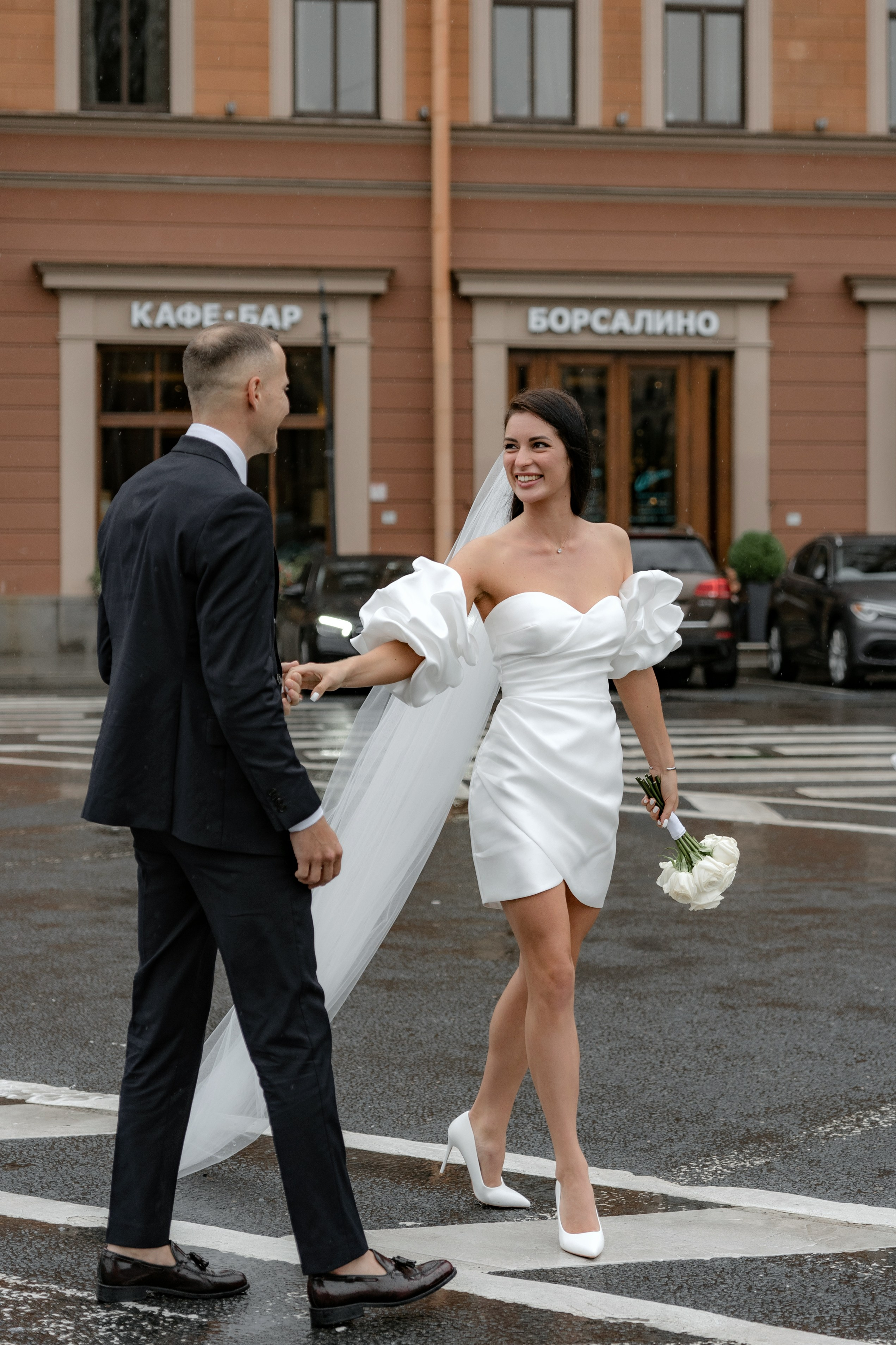 Сборы в квартире, прогулка под дождем и роспись во Дворце № 1. Свадебный фотограф Александр Невский в Санкт-Петербурге