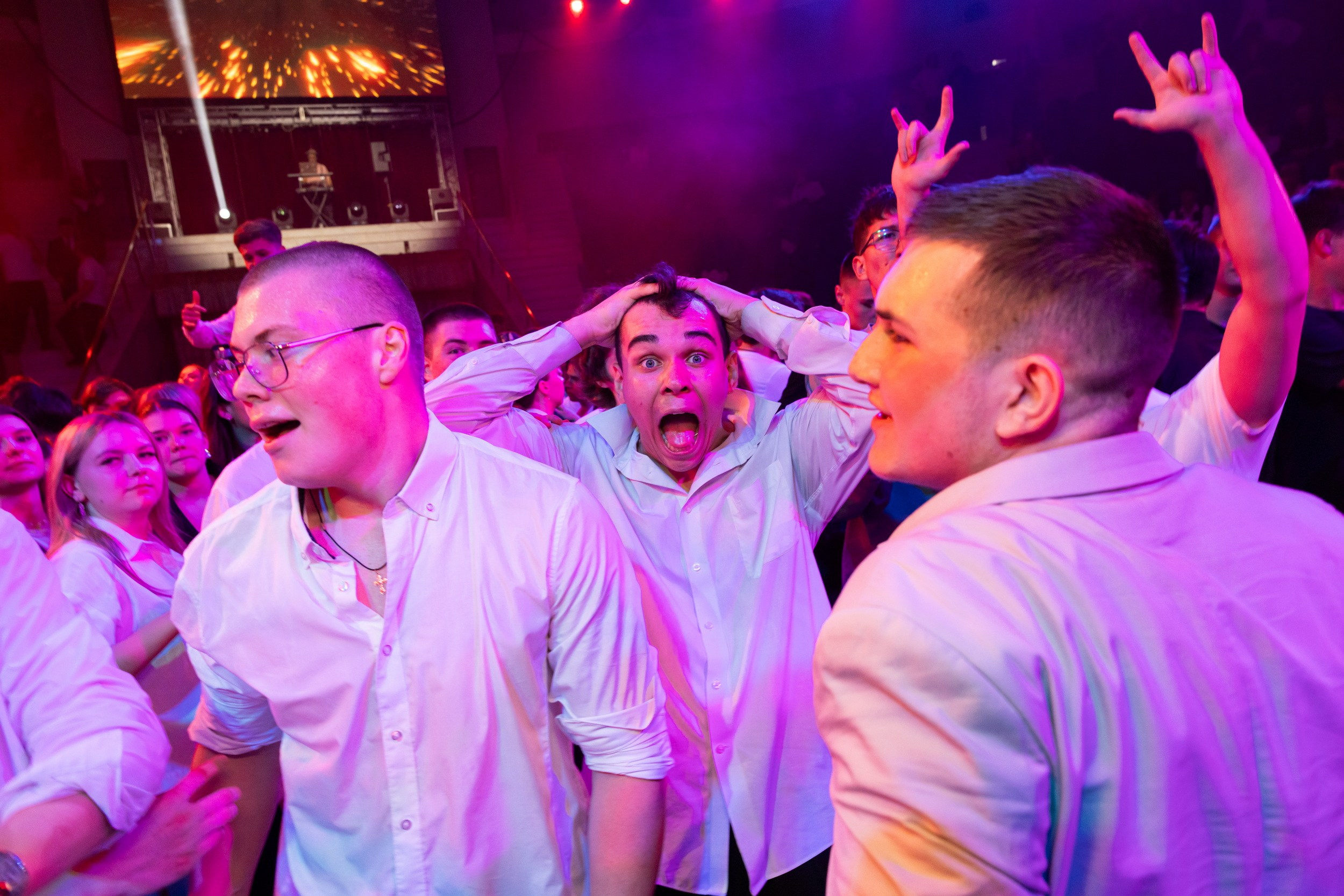 Городской бал выпускников (24 июня 2025). Репортажный фотограф Алексей Пирязев