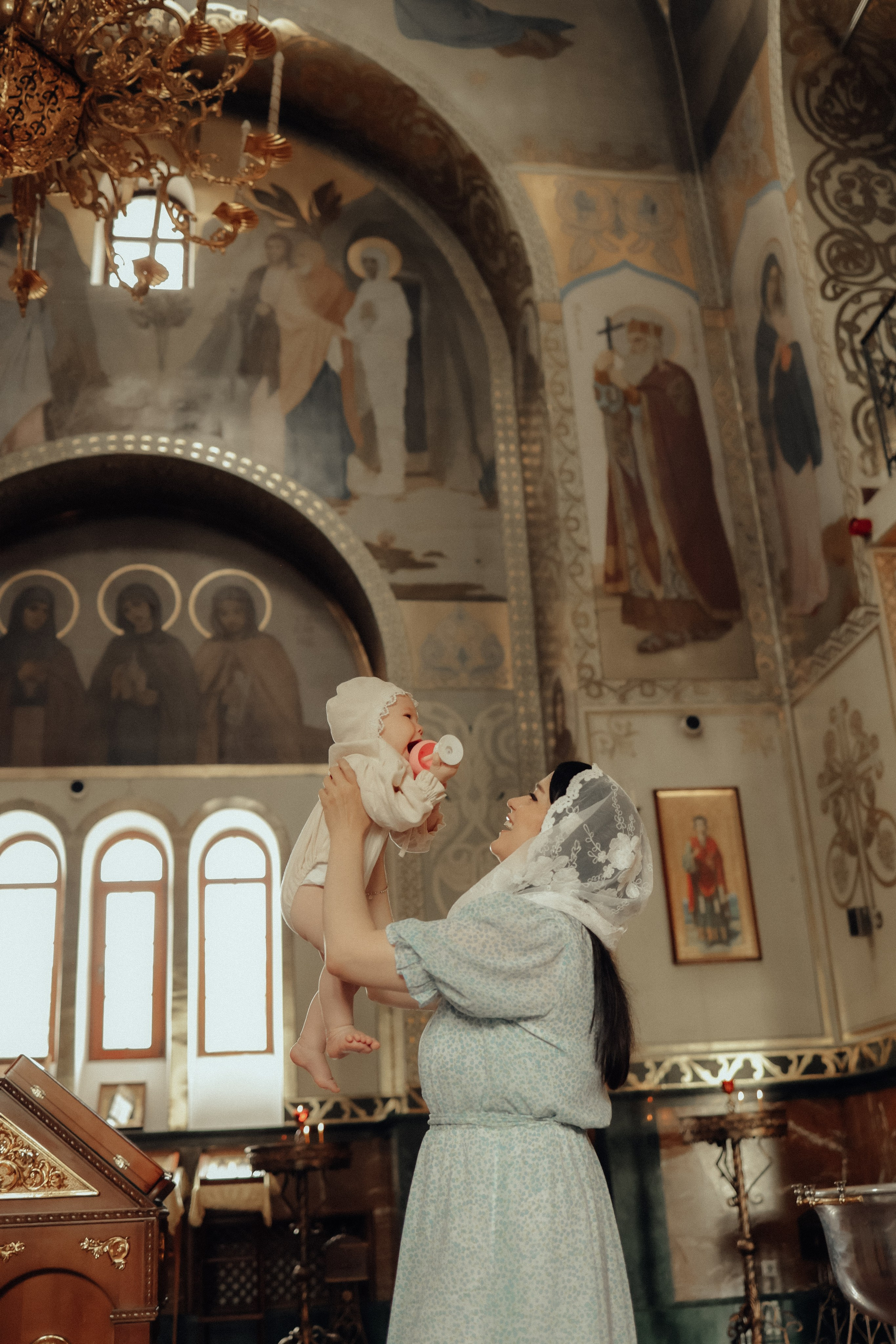 Фотосессия крещения, видеосъемка крещения в Нижнем Новгороде. Фотограф и видеограф Елена Лисина