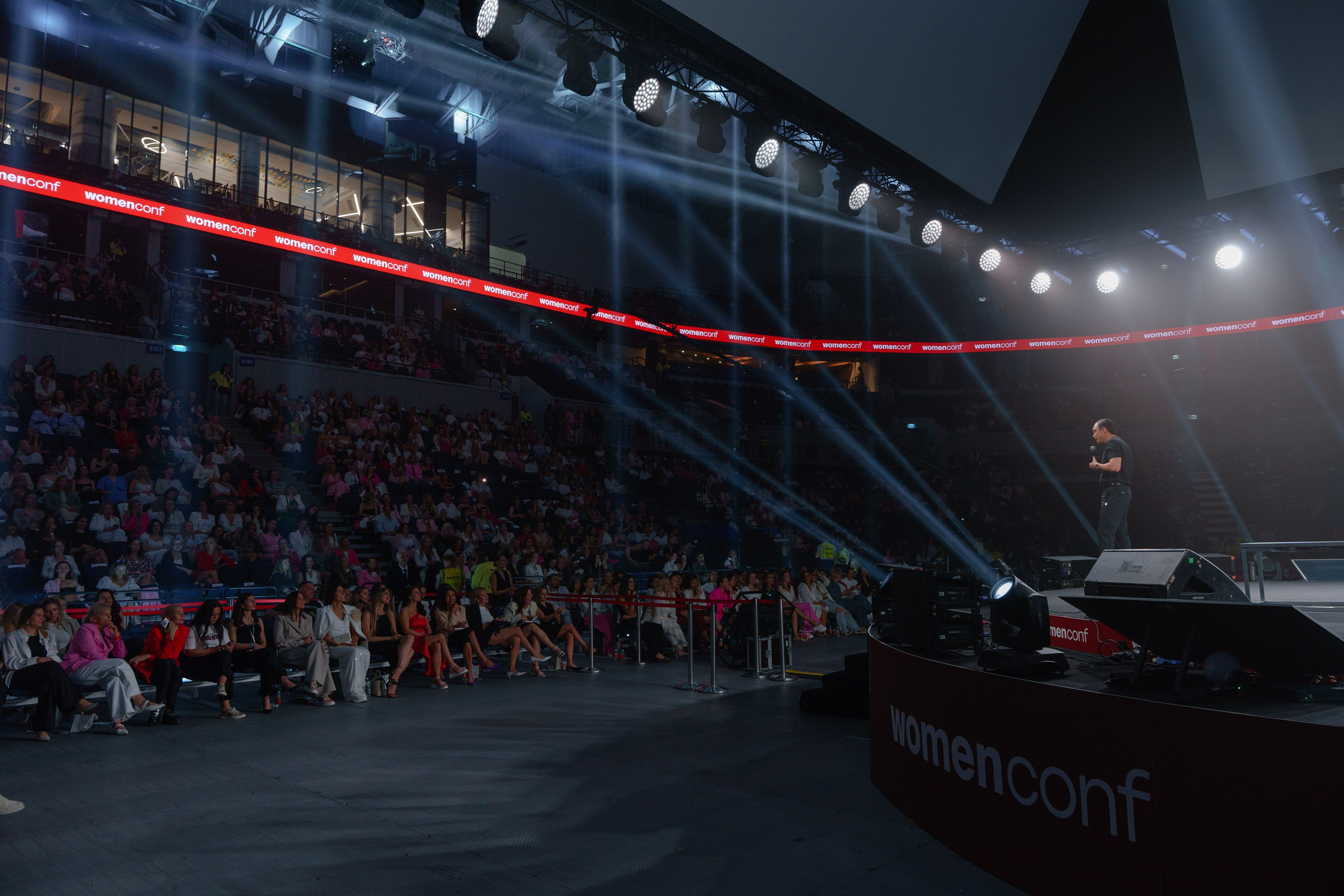 Фотограф на самую масштабную женскую конференцию в России WomenConf. Репортажный фотограф Москва Сергей Дружинин