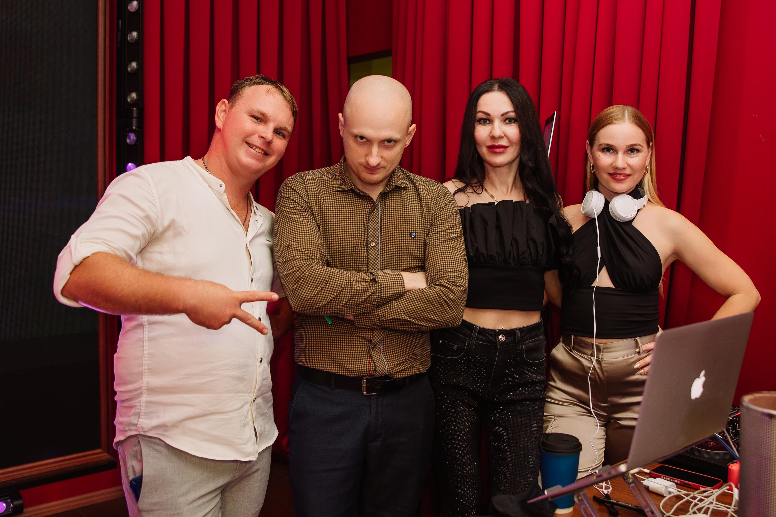 Фотография диджеев на танцевальном фестивале бачаты "Noches sensuales"  