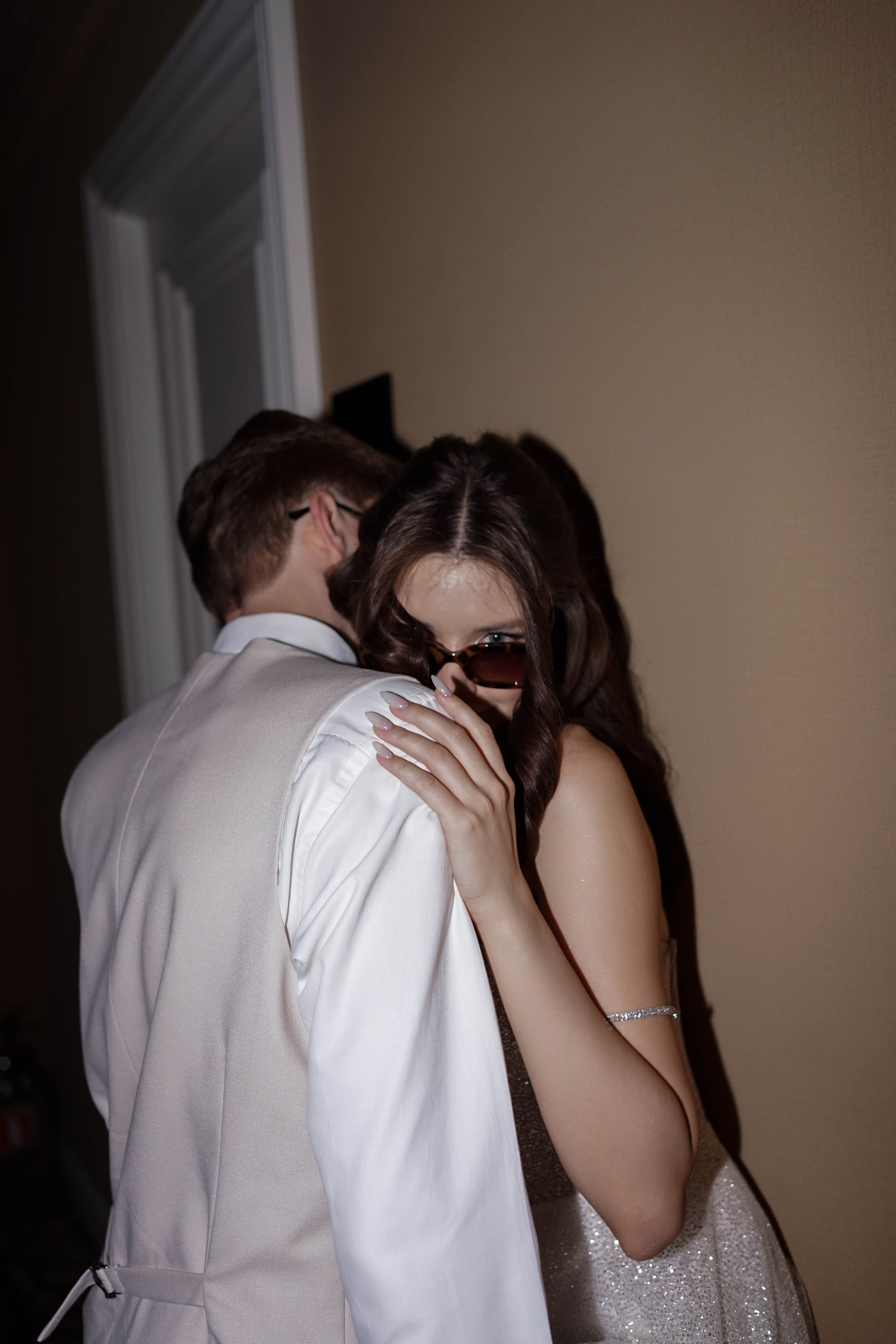 Яна и Никита: сборы в отеле, регистрация и банкет. Фотограф в Иркутске