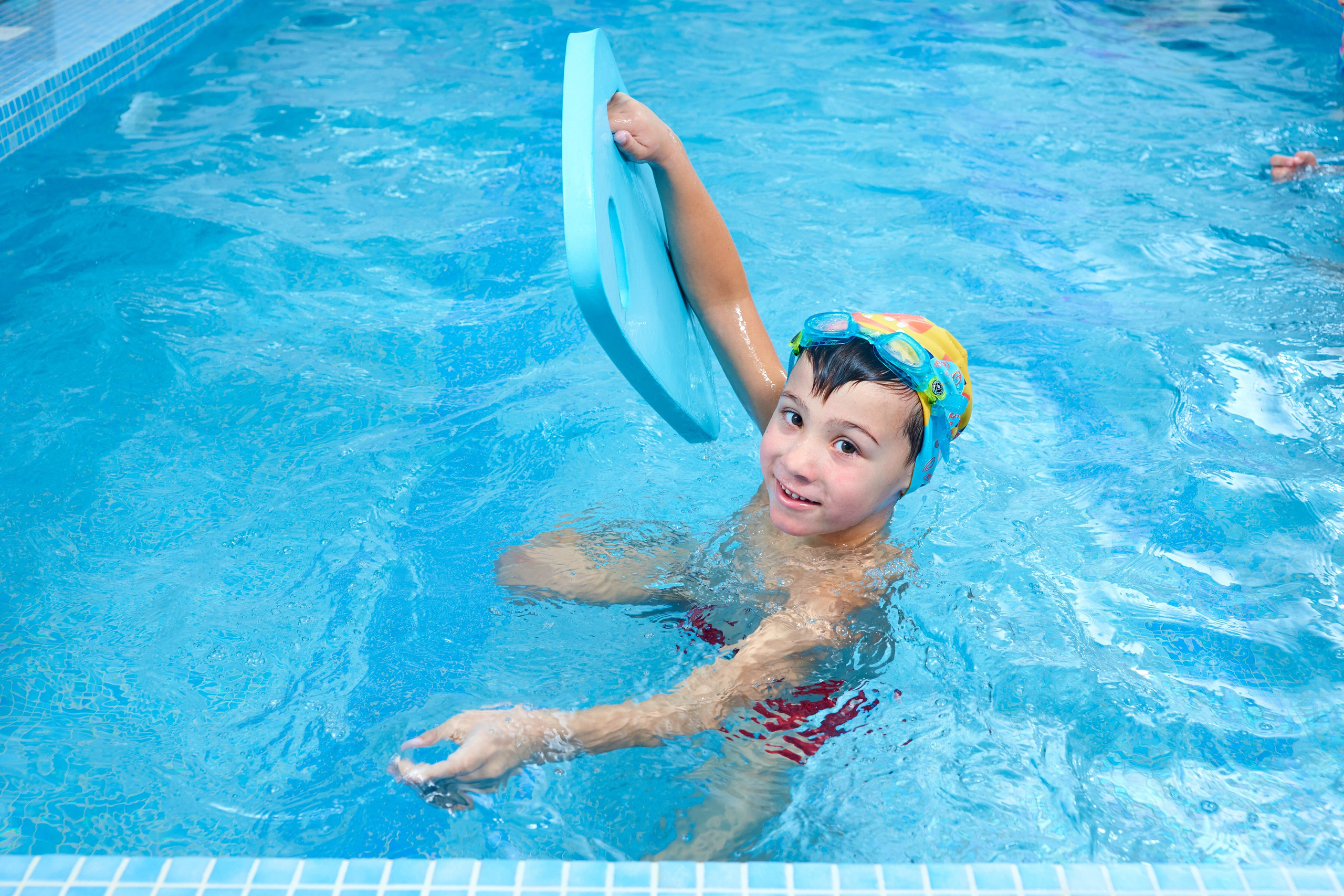 Занятие в бассейне. Childrenfoto.ru