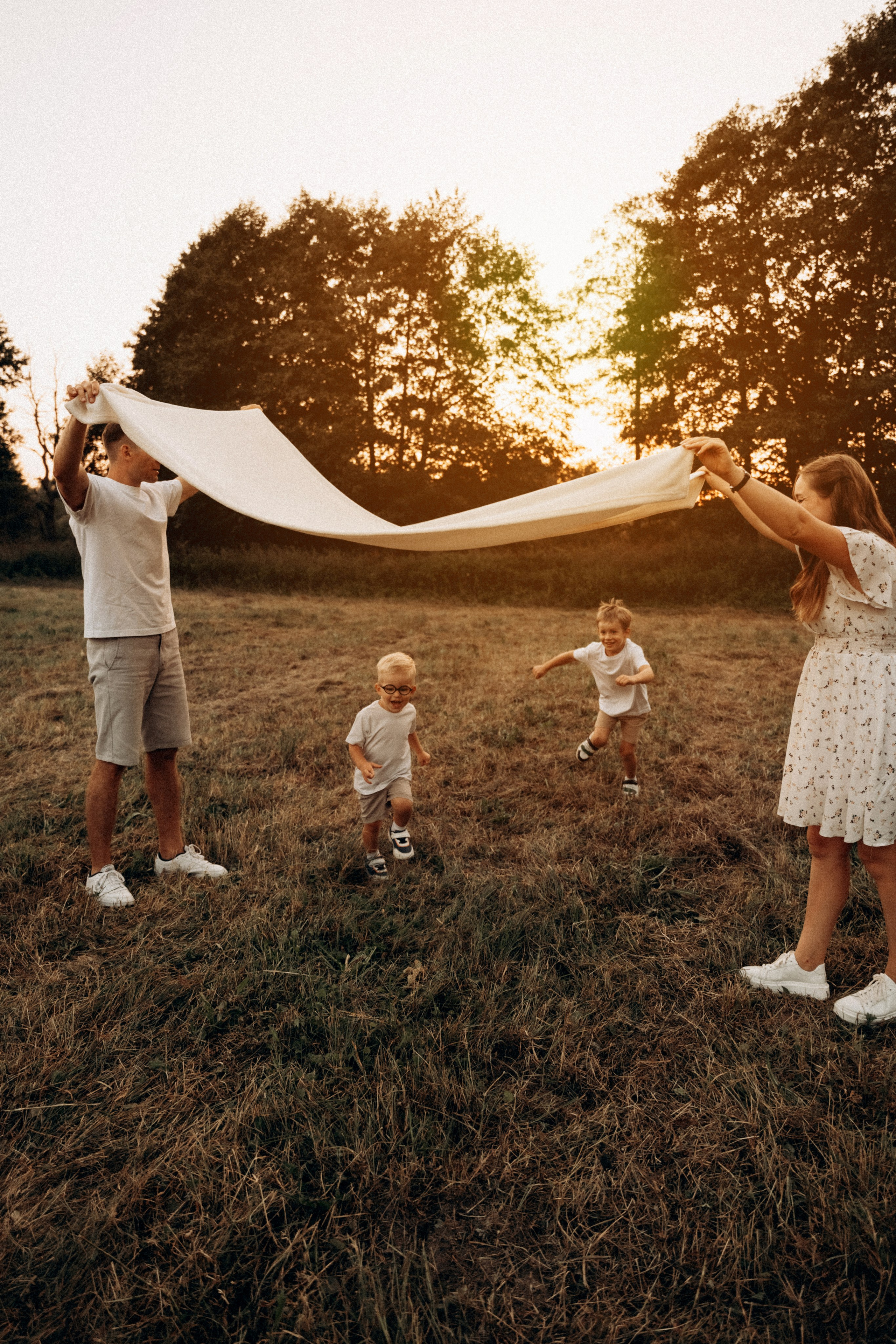 Марина, Саша, Максим и Дениска. Фотограф Мария Миллс | Минск